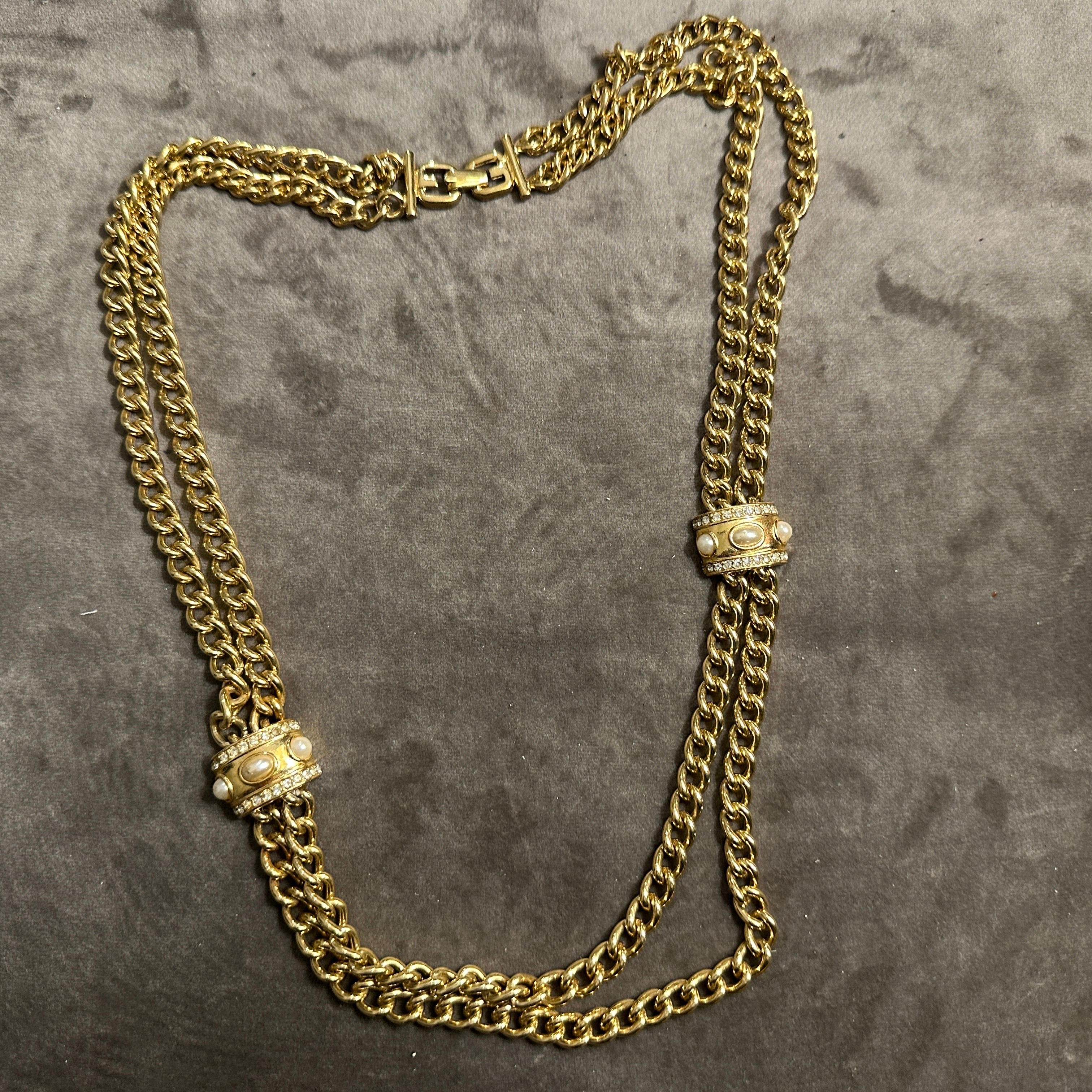 da uomo o donna Un'elegante collana anni '80 in metallo dorato di Givenchy in vendita
