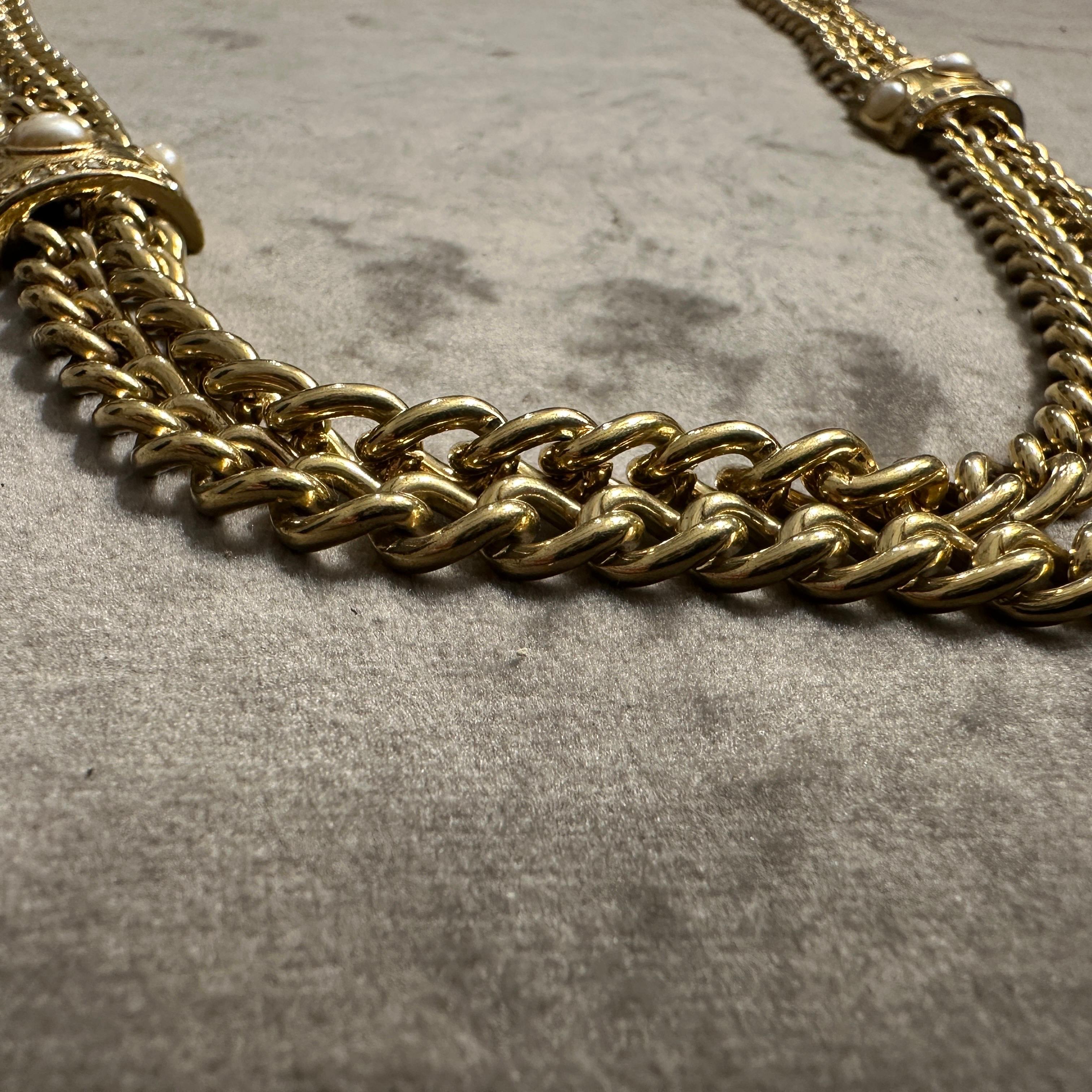 Un'elegante collana anni '80 in metallo dorato di Givenchy in vendita 3