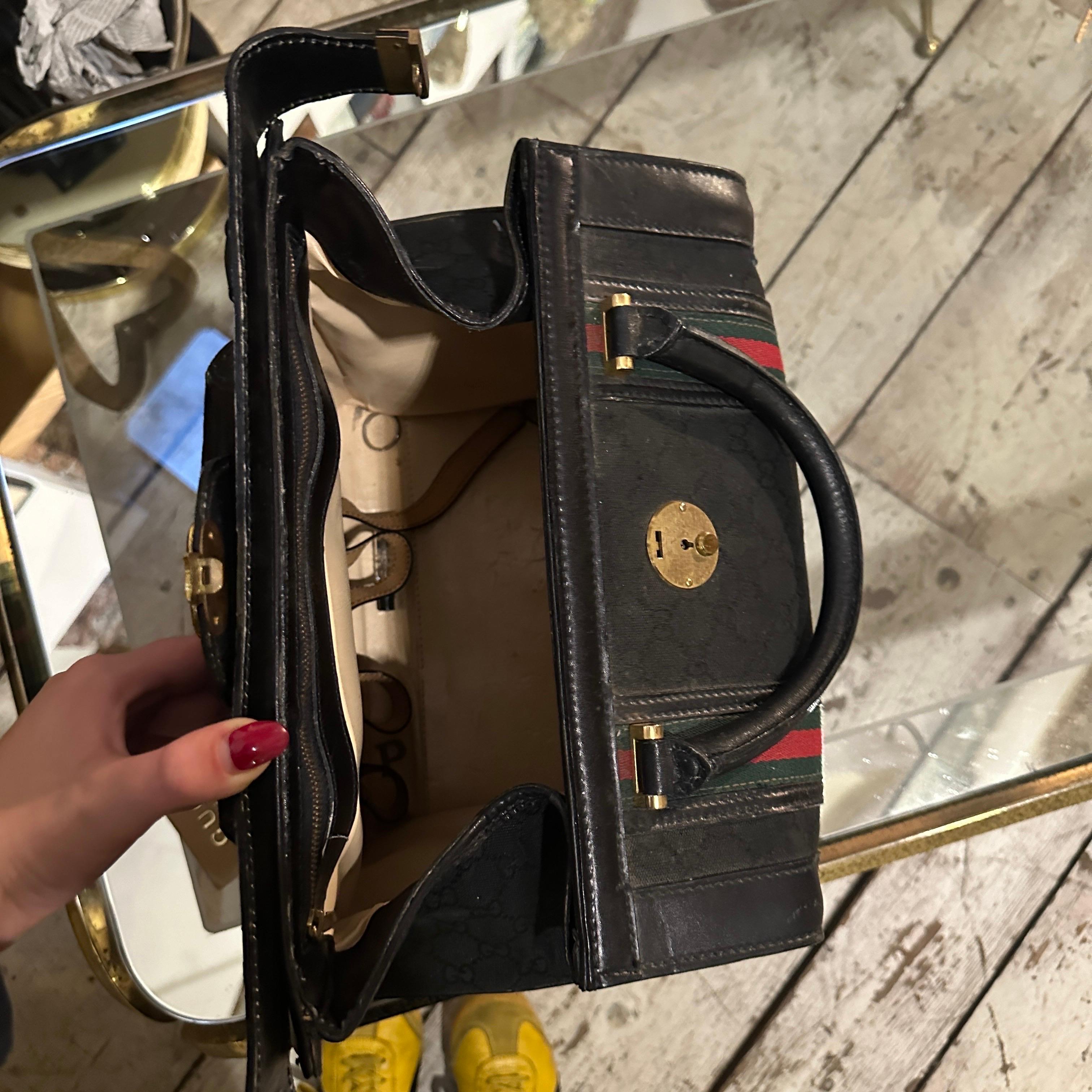 An Elegant 1980s Leather Small Travel Bag By Gucci For Sale 6