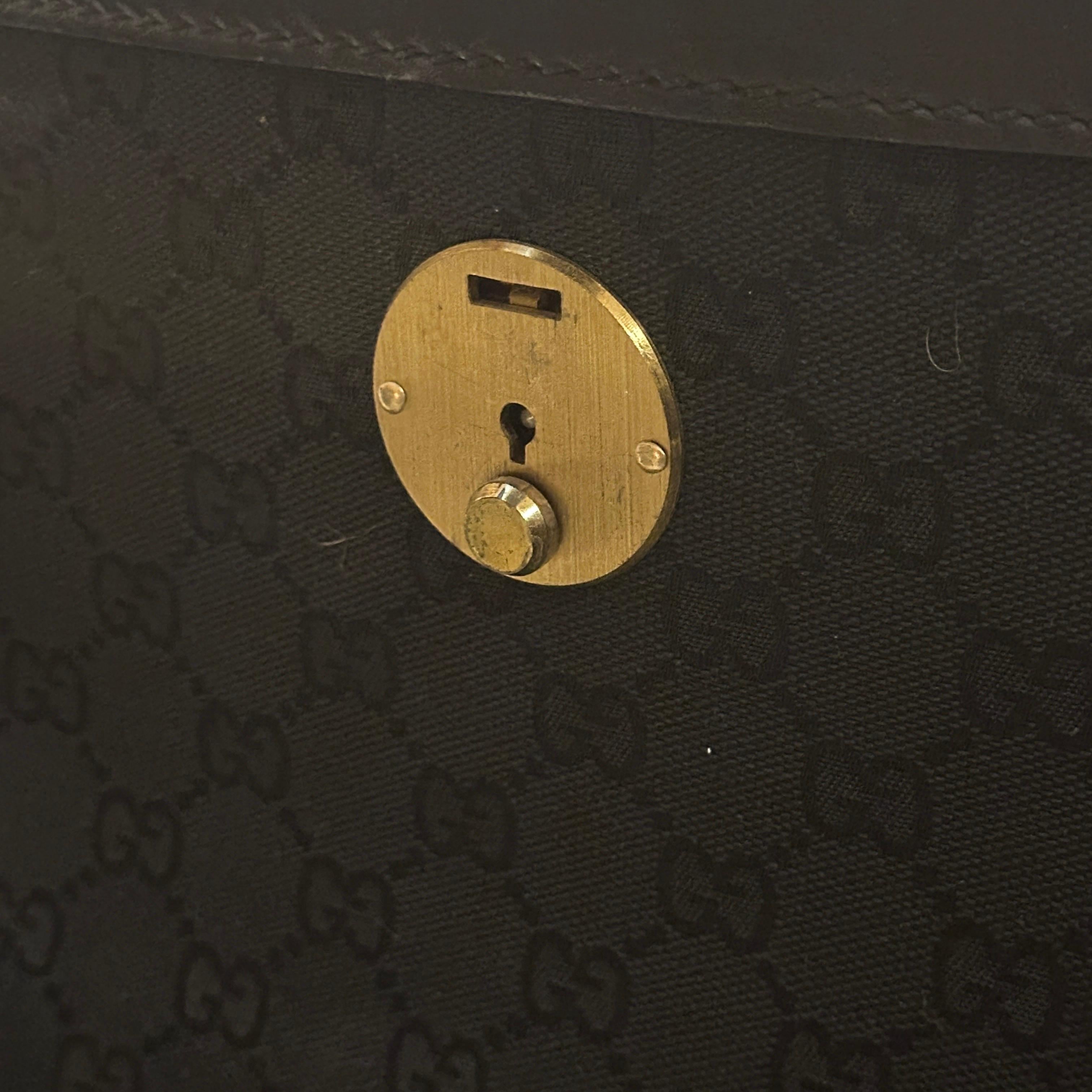 An Elegant 1980s Leather Small Travel Bag By Gucci For Sale 1