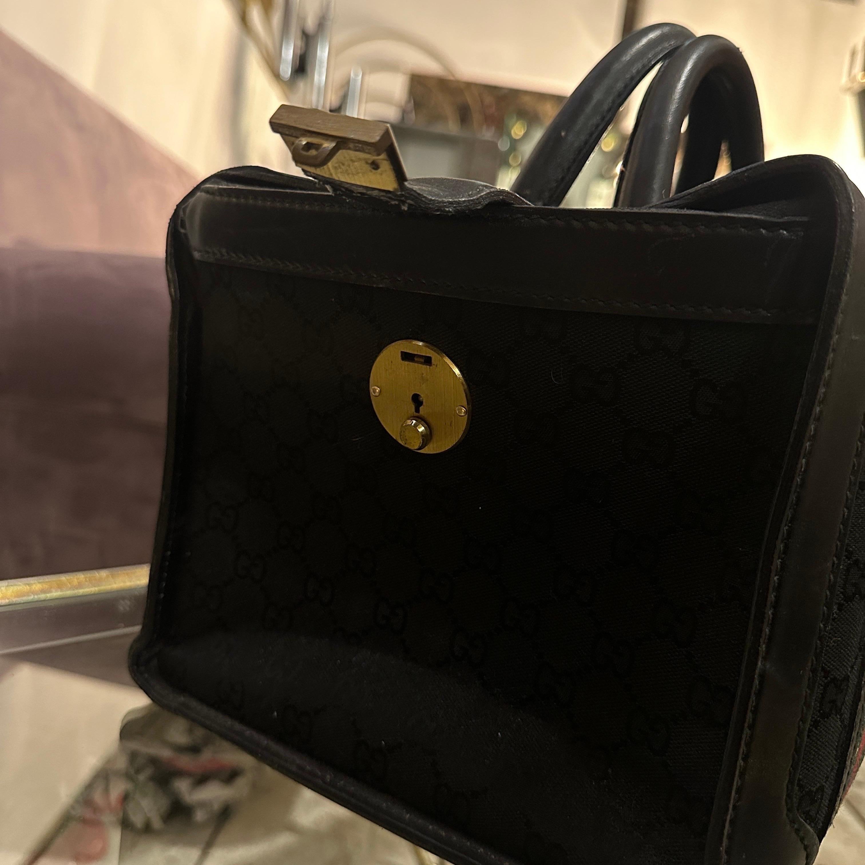 An Elegant 1980s Leather Small Travel Bag By Gucci For Sale 2
