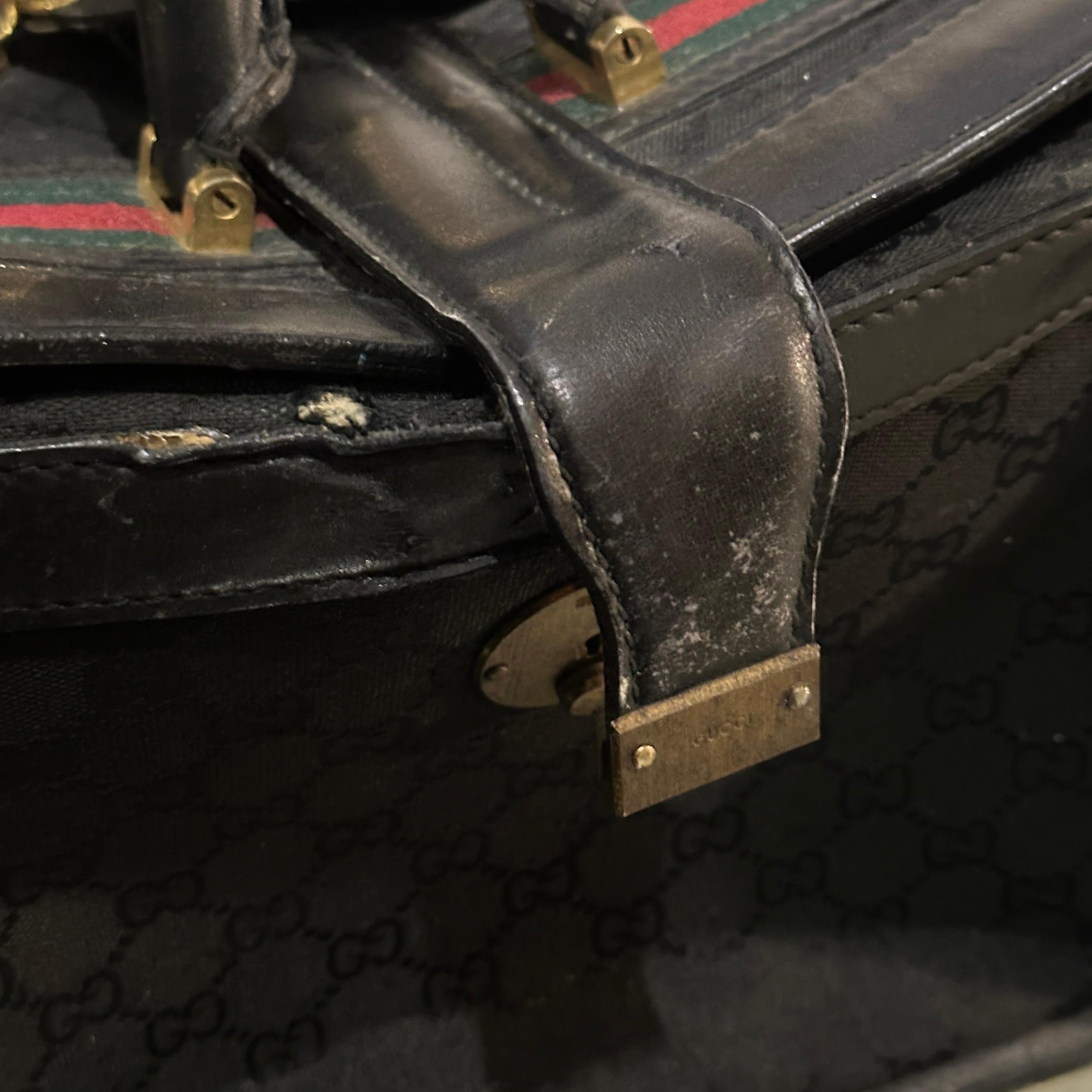 An Elegant 1980s Leather Small Travel Bag By Gucci For Sale 4