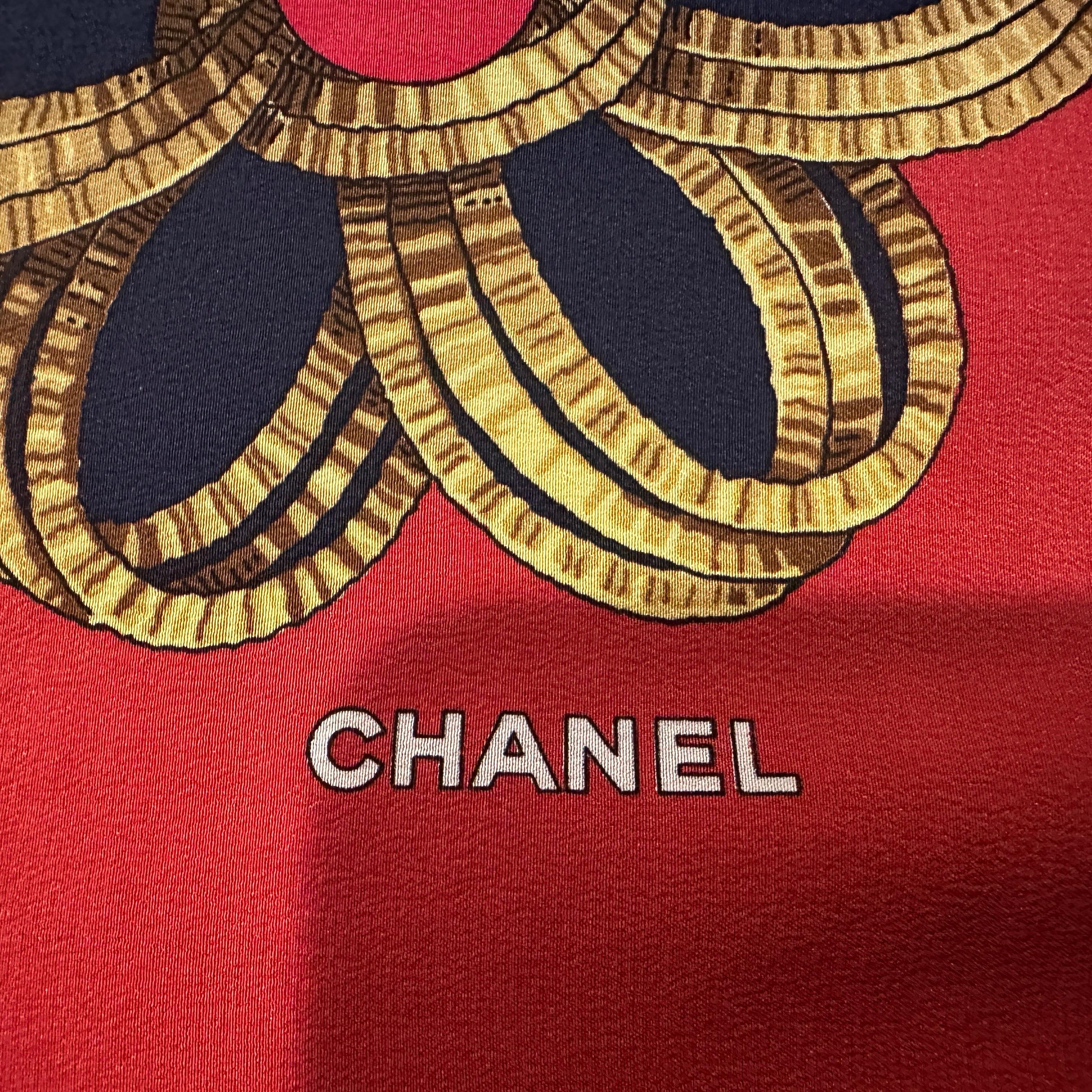 Rouge An elegant 1980s Silk French Carré Scarf by Chanel en vente