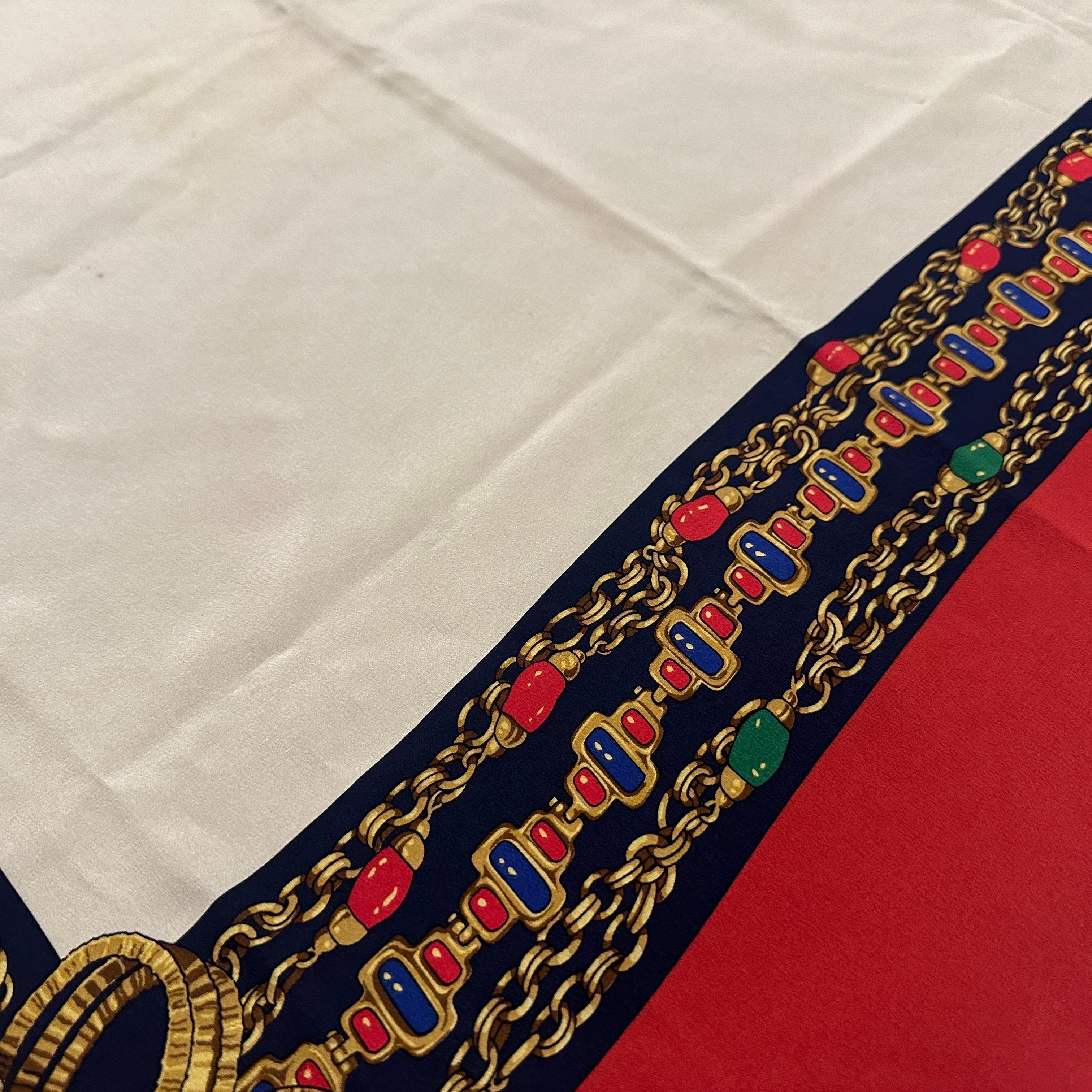 An elegant 1980s Silk French Carré Scarf by Chanel Excellent état - En vente à Aci Castello, IT