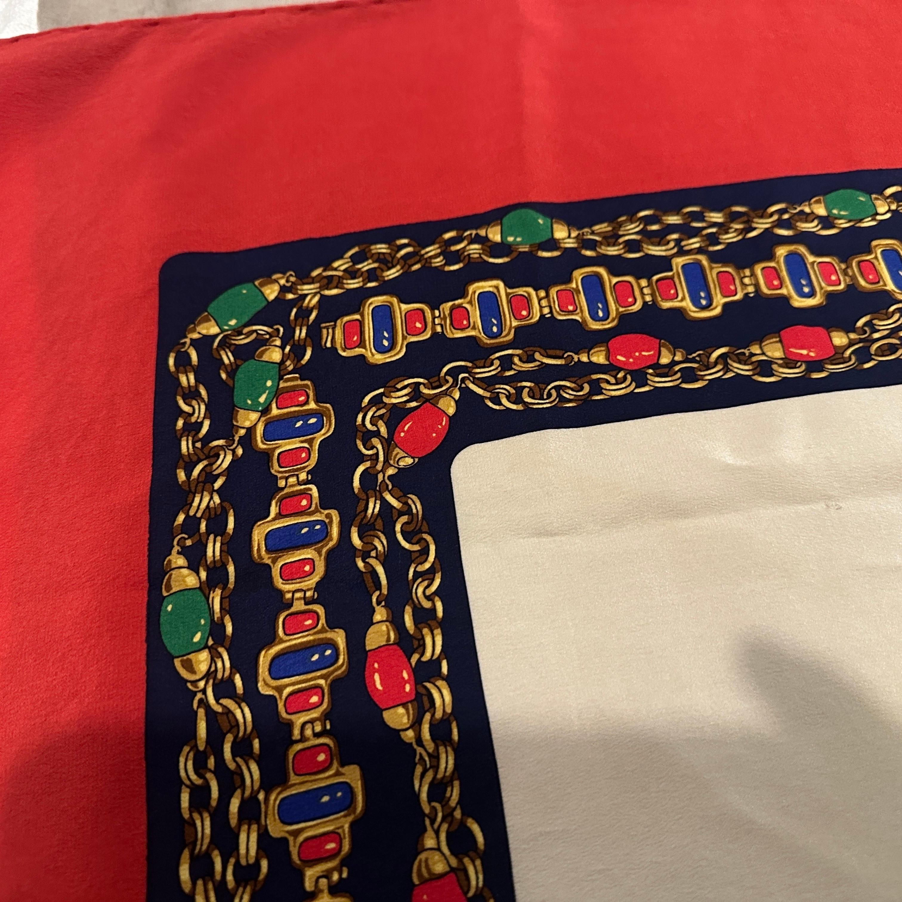 An elegant 1980s Silk French Carré Scarf by Chanel en vente 2