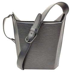 An Elegant 1991 Louis Vuitton Black Epi Leather Hobo Bag