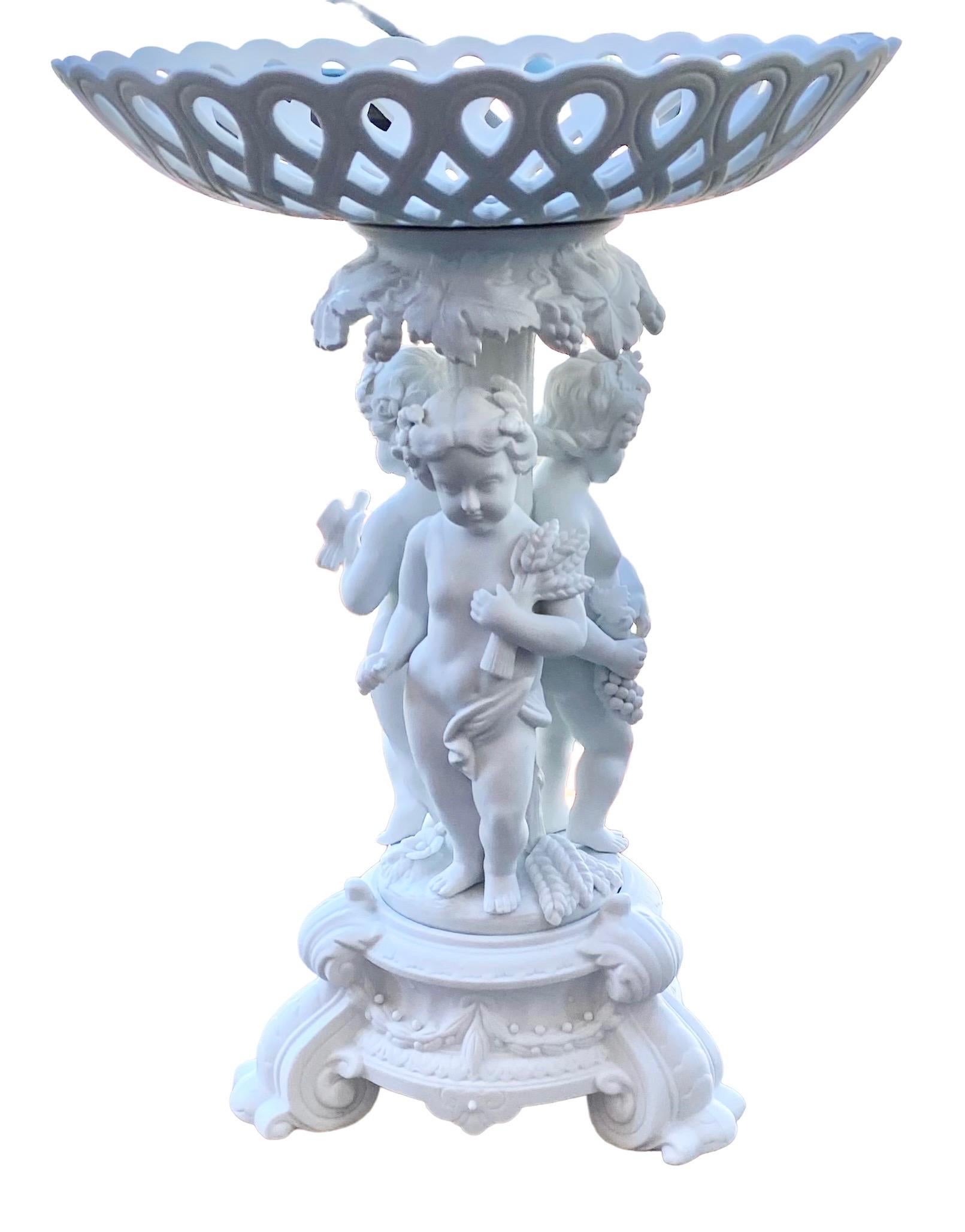 Elegant 19th Century English Parian Porcelain Centerpiece In Good Condition In New Orleans, LA