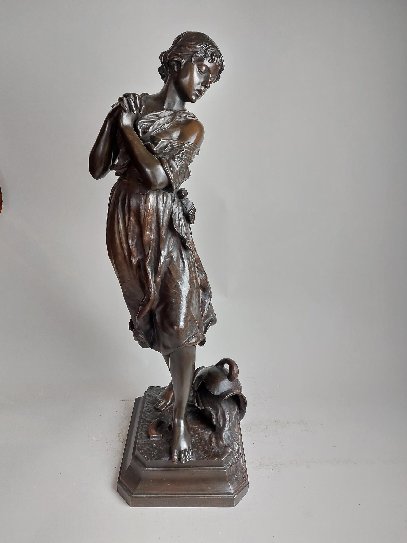 Elegant 19th Century Bronze of a Barefoot Peasant Girl  In Good Condition For Sale In London, GB