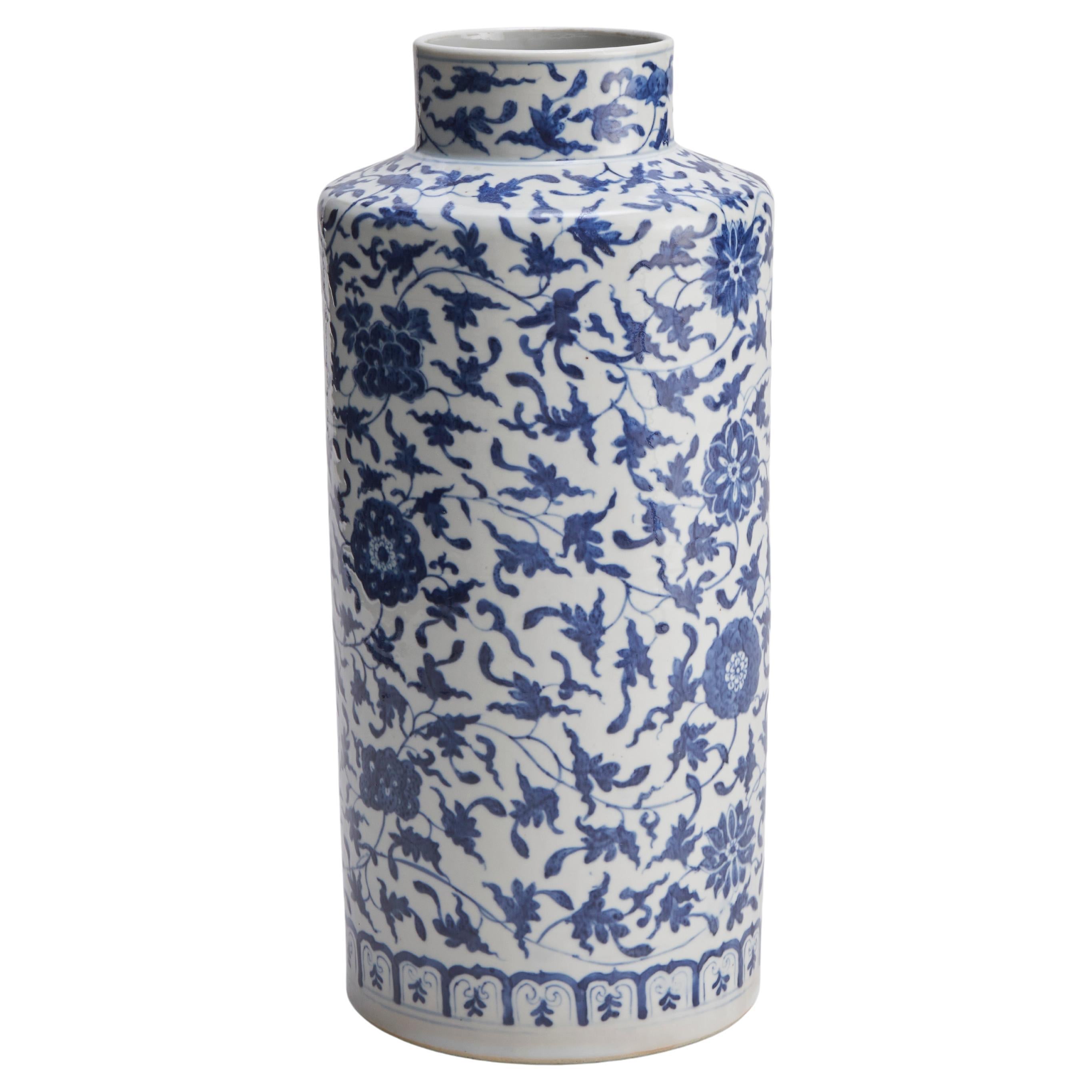 An elegant, 19th Century Chinese blue and white porcelain sleeve (Tongping) vase For Sale