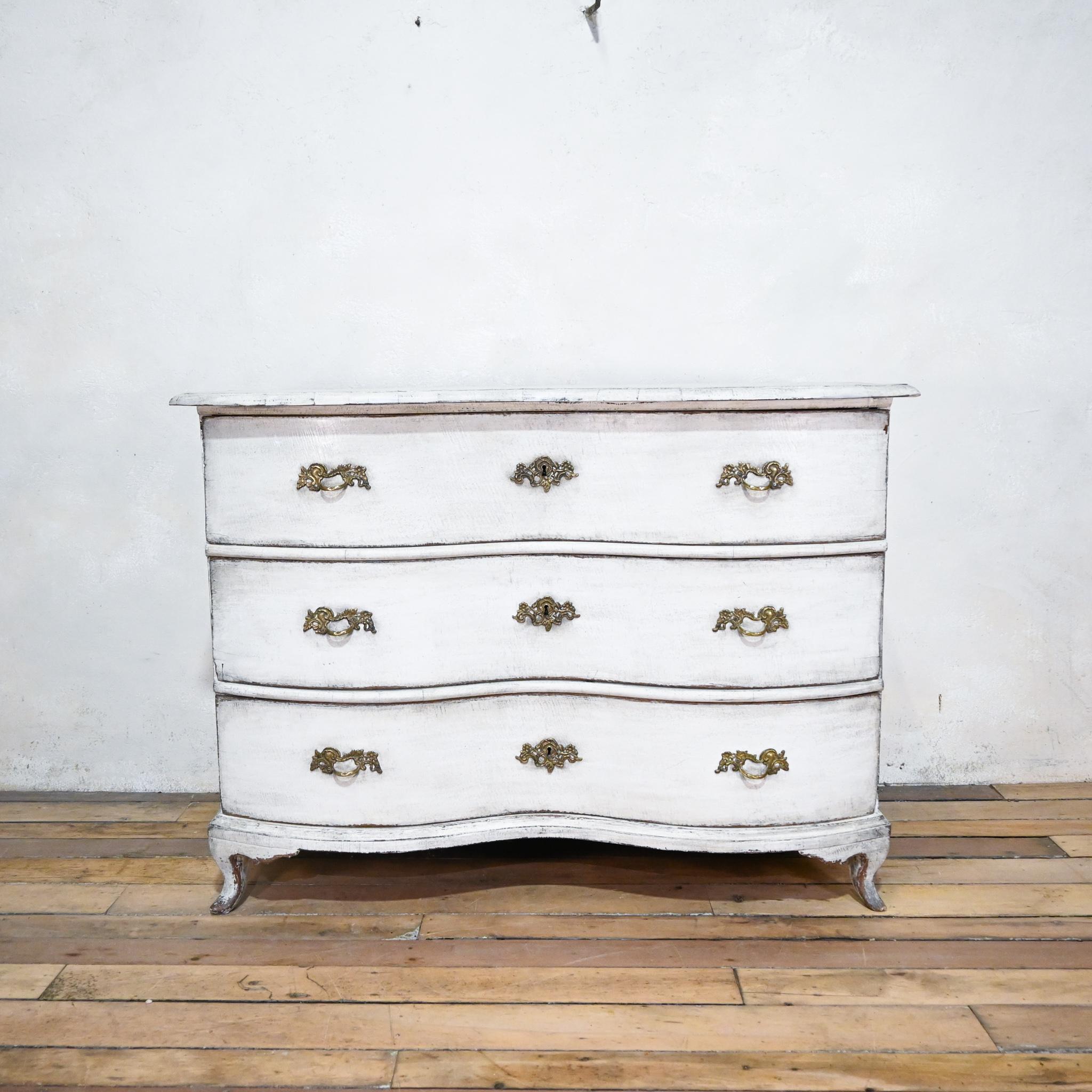 19th Century German Rococo Serpentine Bow Fronted White Painted Commode  For Sale 8