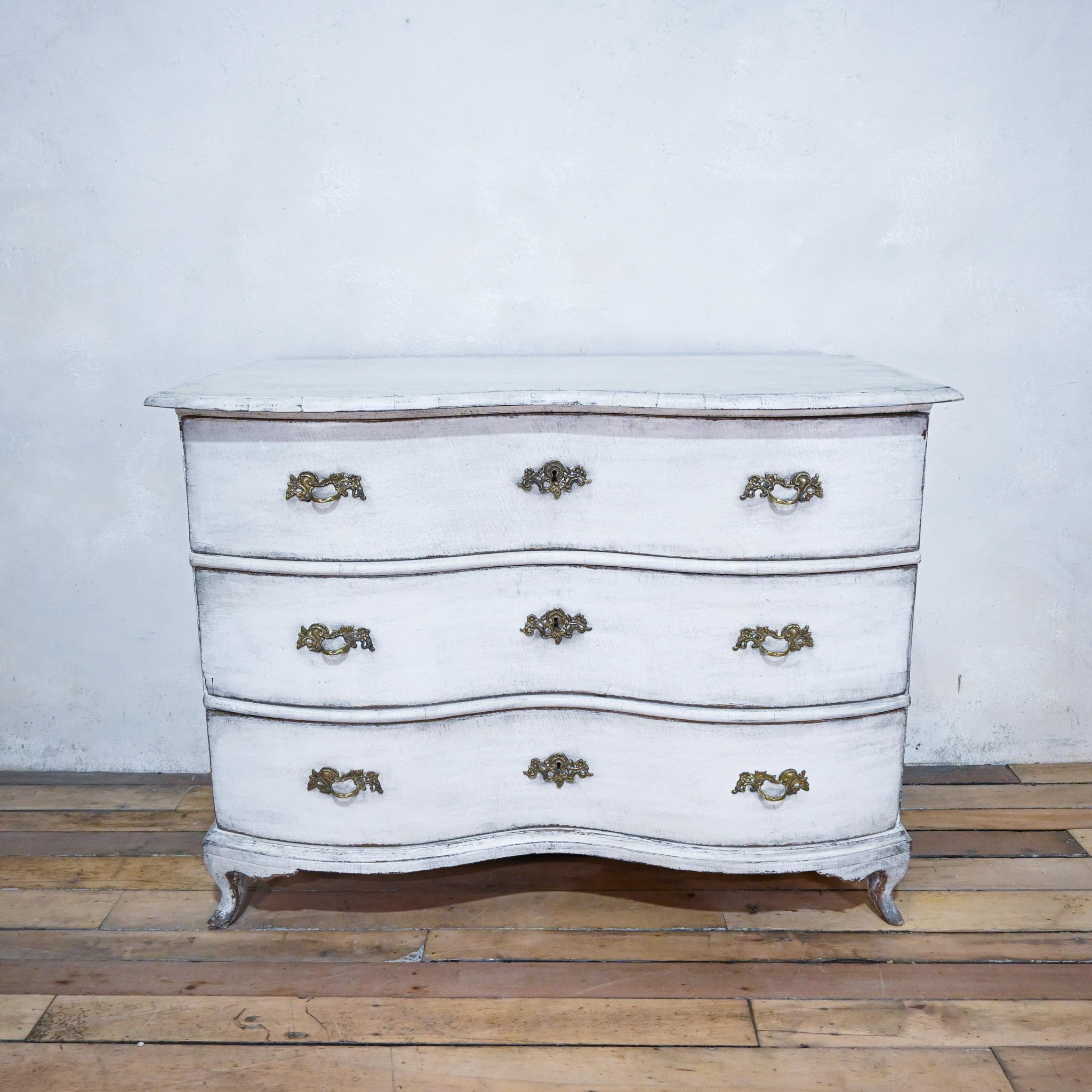 19th Century German Rococo Serpentine Bow Fronted White Painted Commode  For Sale 9