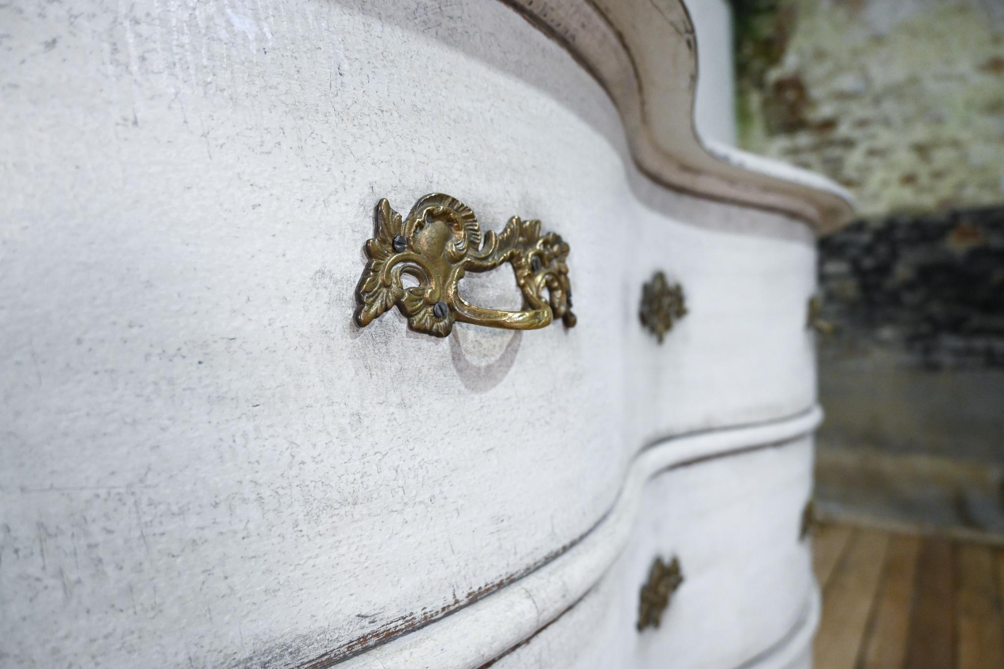 19th Century German Rococo Serpentine Bow Fronted White Painted Commode  For Sale 1