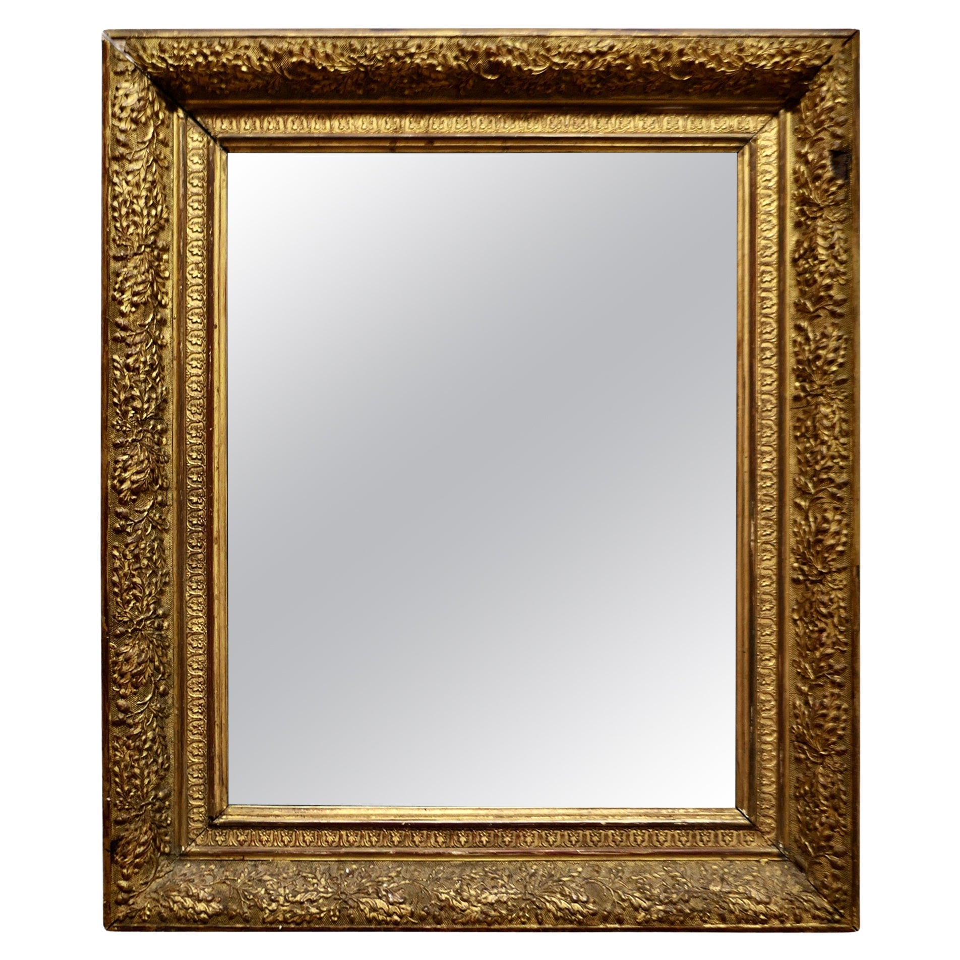Elegance d'un miroir mural doré du 19e siècle