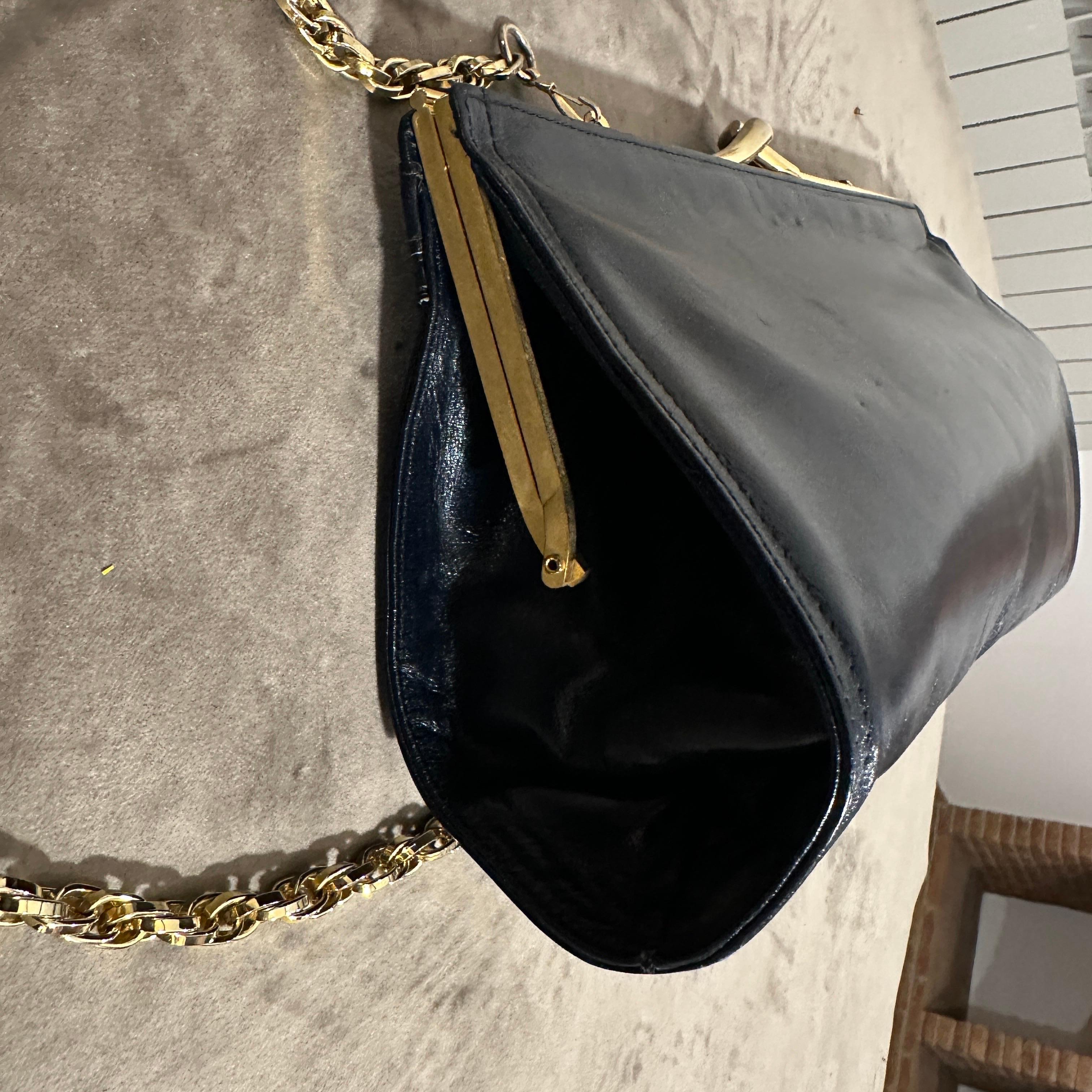 Un'elegante borsa a tracolla italiana anni '80 in pelle blu e ottone strutturata di Esseppi in vendita 5