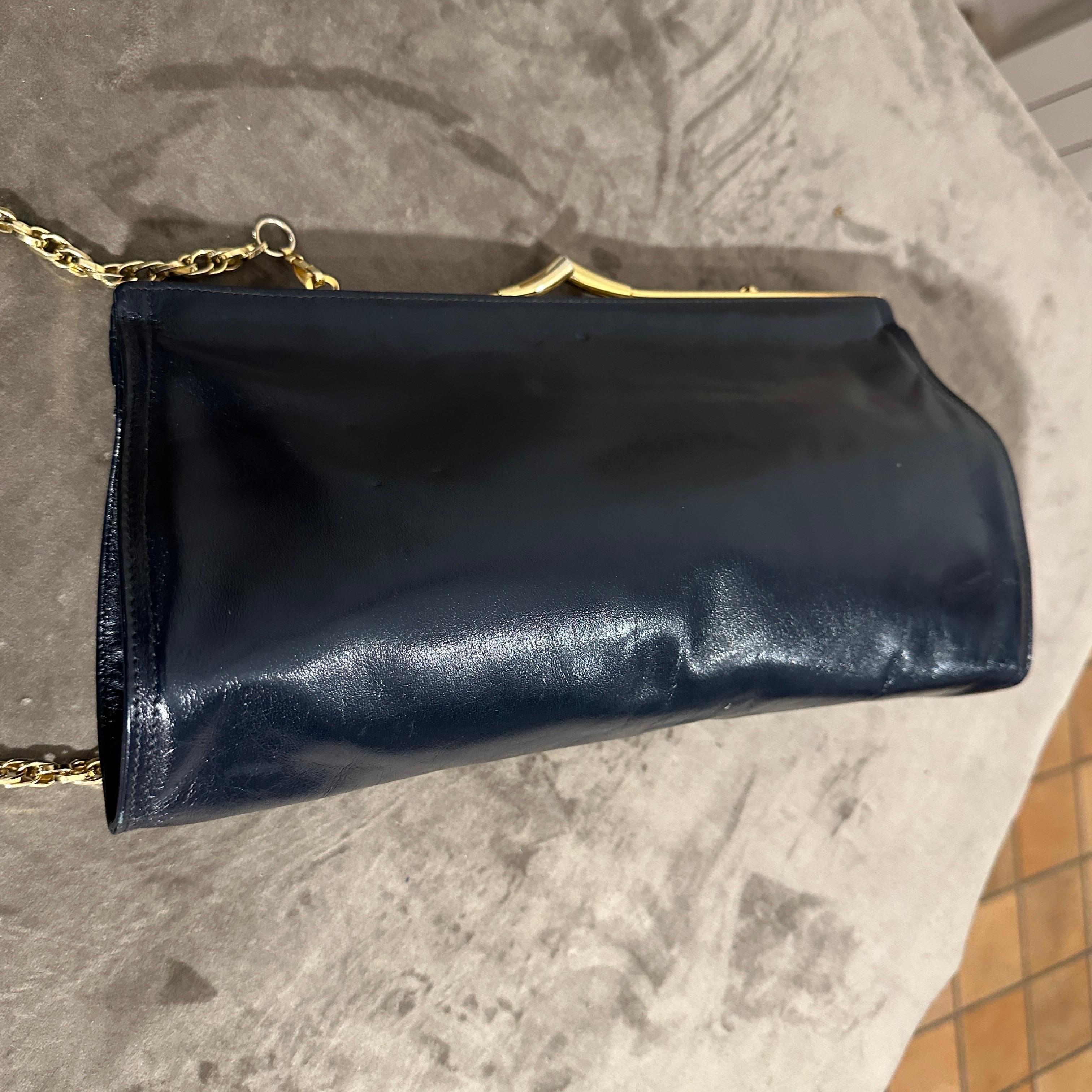 Un'elegante borsa a tracolla italiana anni '80 in pelle blu e ottone strutturata di Esseppi in vendita 6