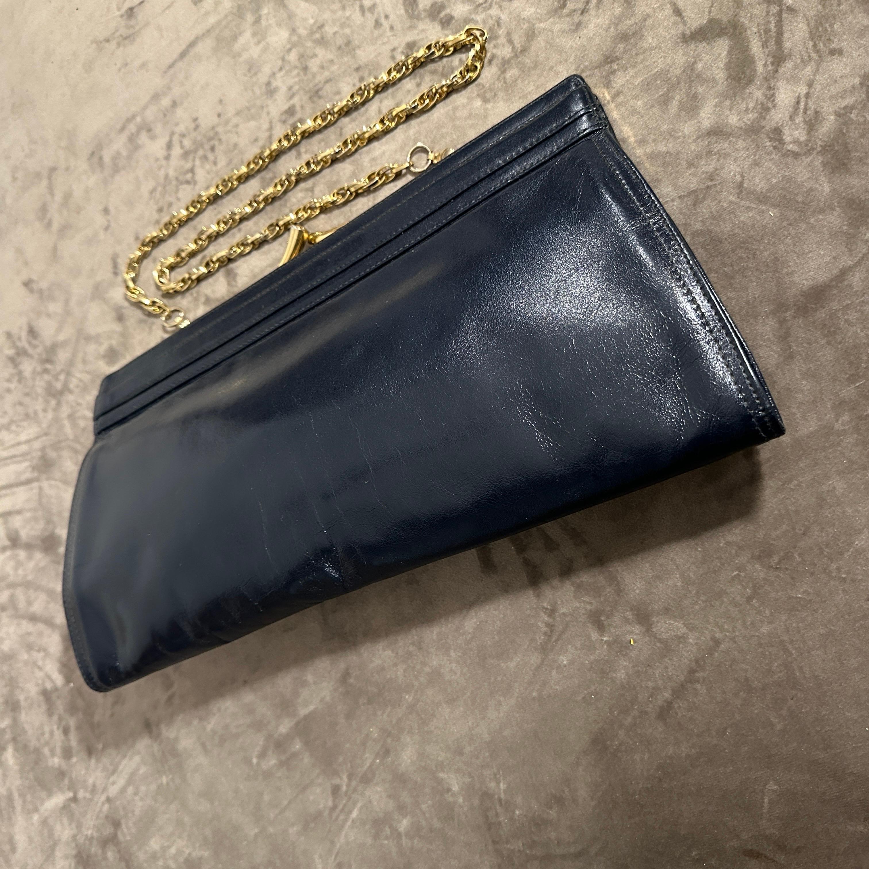 Un'elegante borsa a tracolla italiana anni '80 in pelle blu e ottone strutturata di Esseppi in vendita 1
