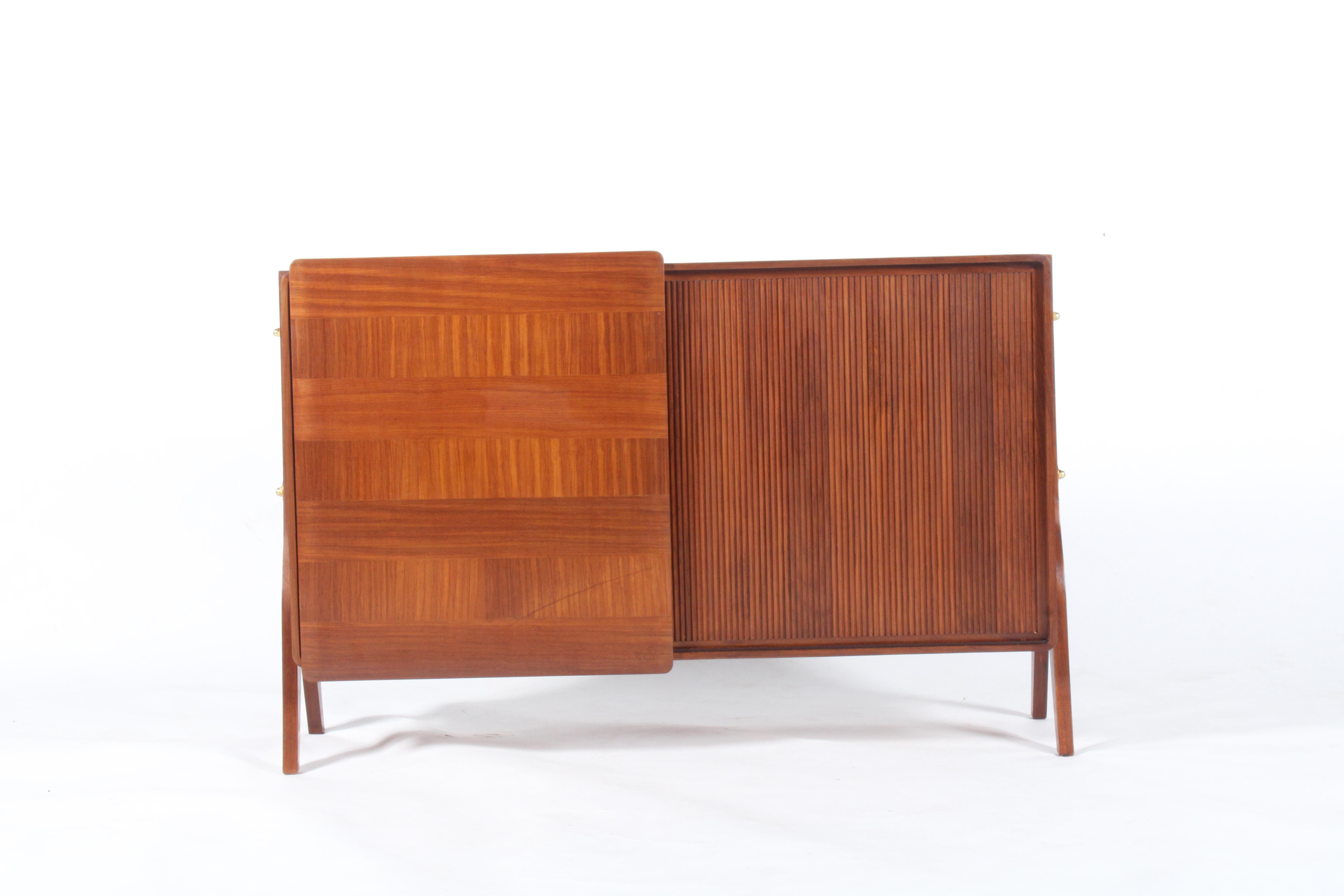 Mid-Century Modern An elegant bijou double sided mid century Italian sideboard / drinks cabinet For Sale