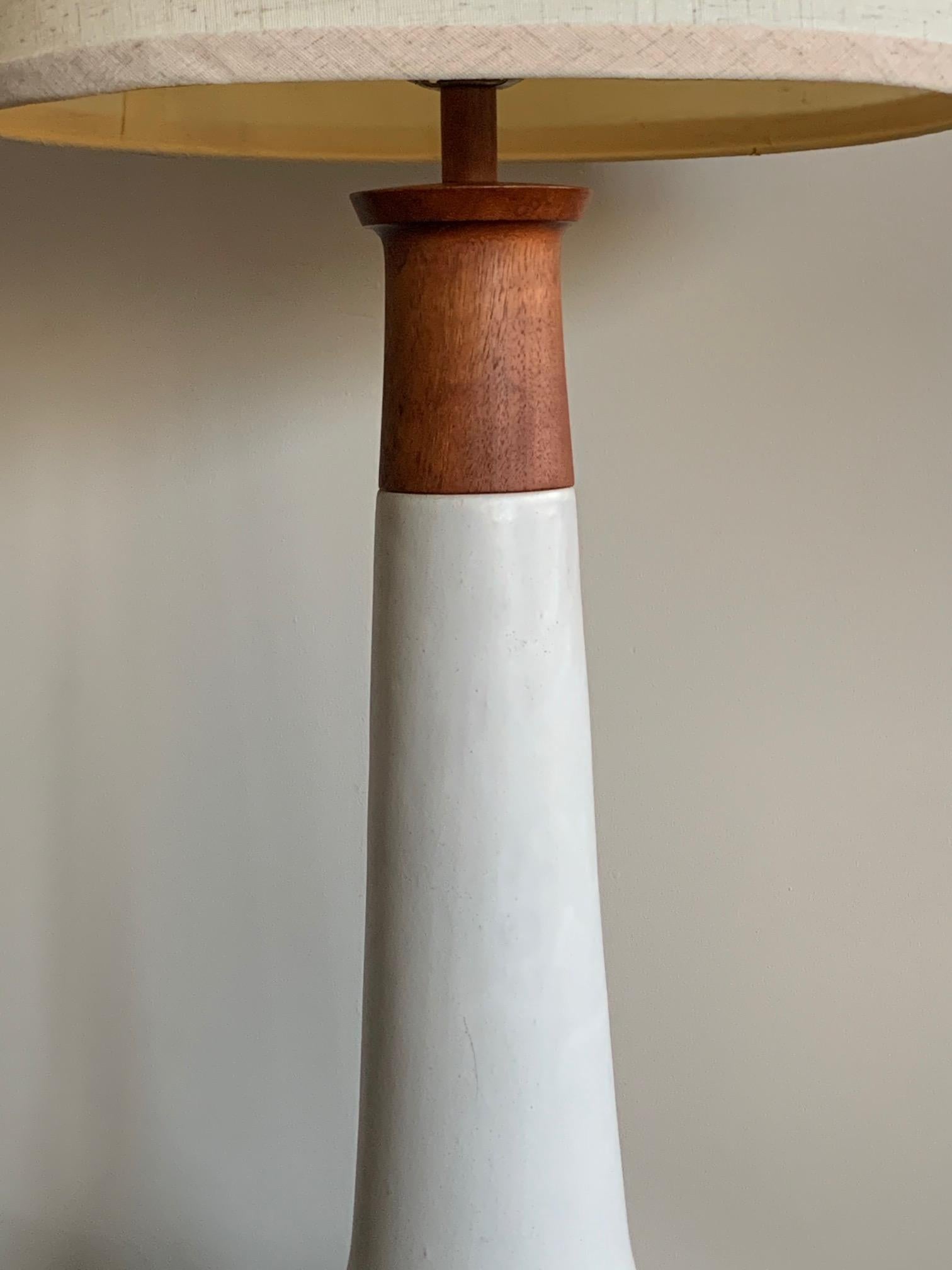 Mid-Century Modern Elegant Ceramic and Walnut Lamp by Martz For Sale