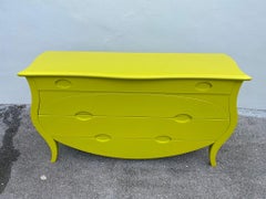 Élégante commode/commode de style Bombay Chartreuse