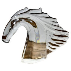 Una elegante cabeza de caballo de cristal firmada por Daum de Nancy Francia