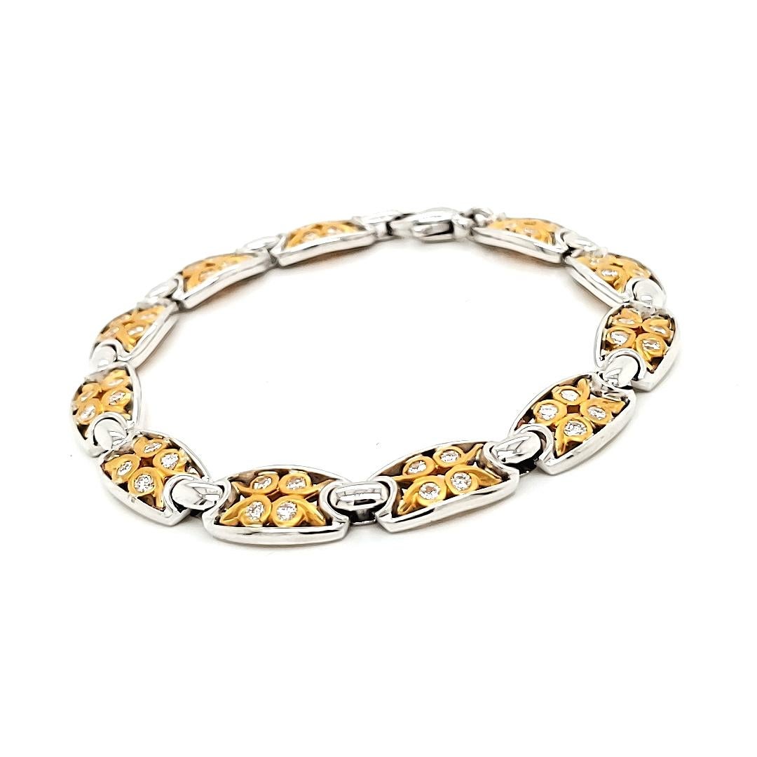 An elegant  diamond and yellow gold bracelet made by the famous American designer Eli consisting of 44 pieces of round white brilliant Diamonds carats 1.36 and with 27.29 g of 18 carat gold.

The perfect bracelet for those who want to make a