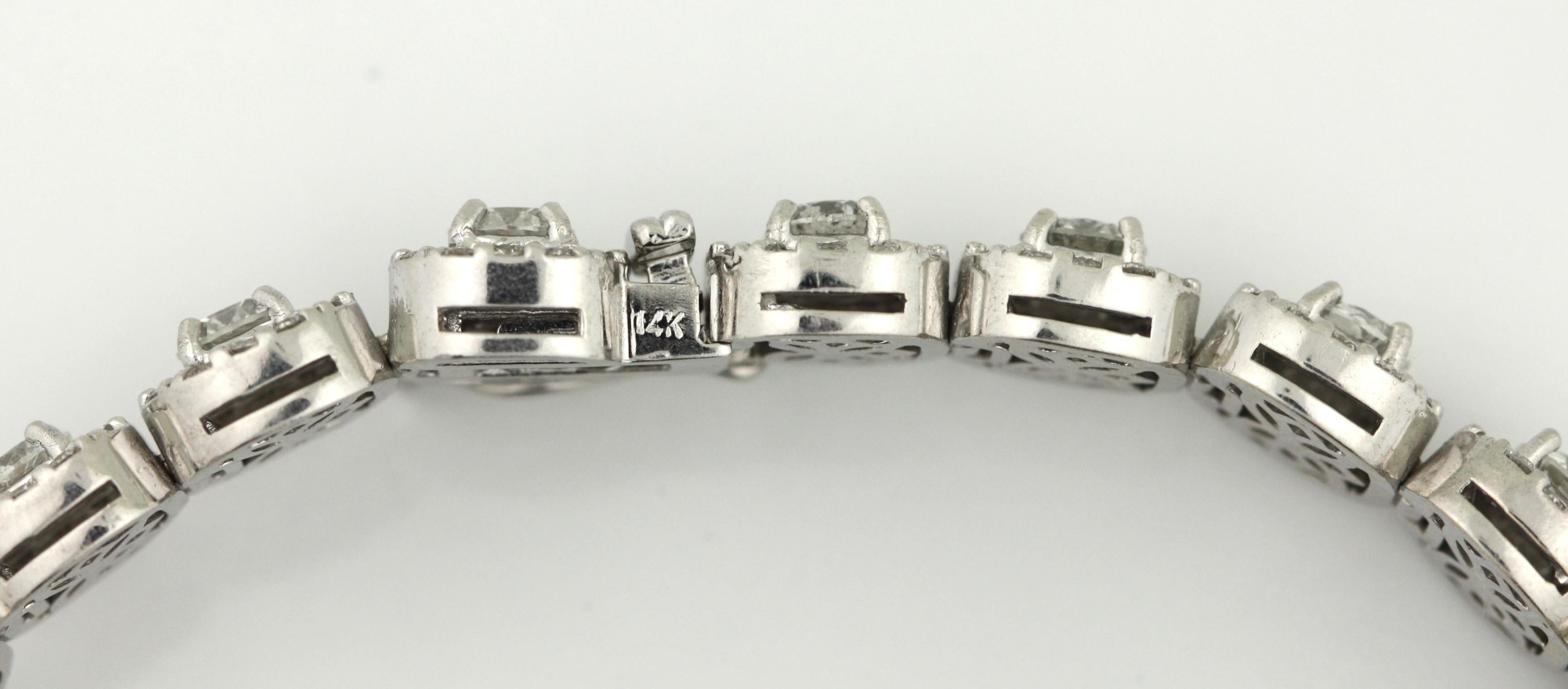 Una elegante pulsera de diamantes Corte redondo en venta