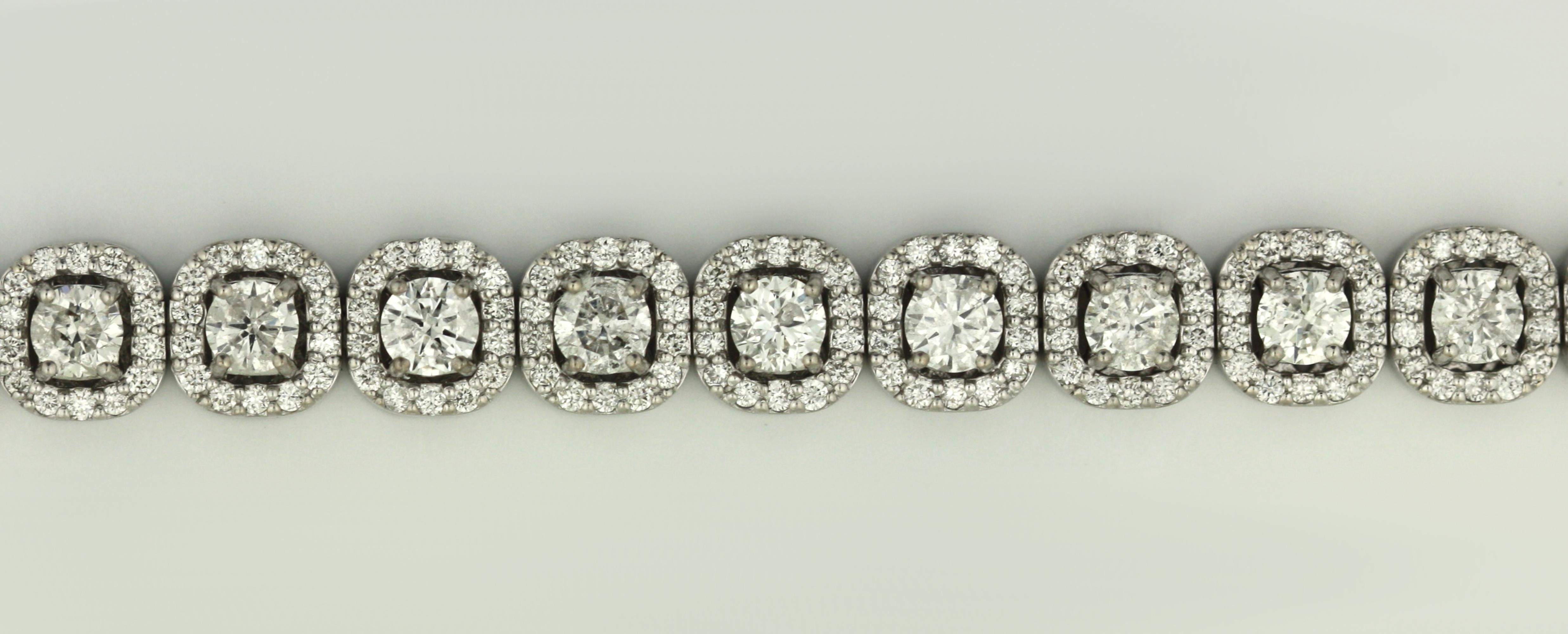 Femenino o masculino Una elegante pulsera de diamantes en venta