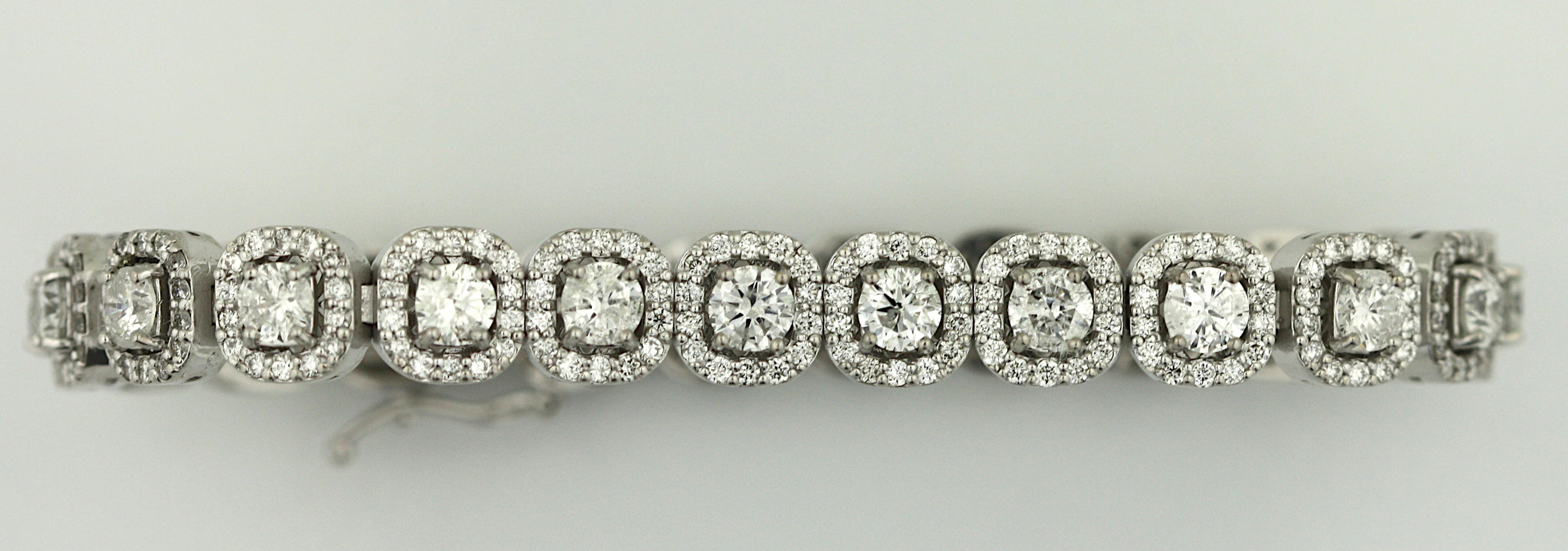 Una elegante pulsera de diamantes en venta 1