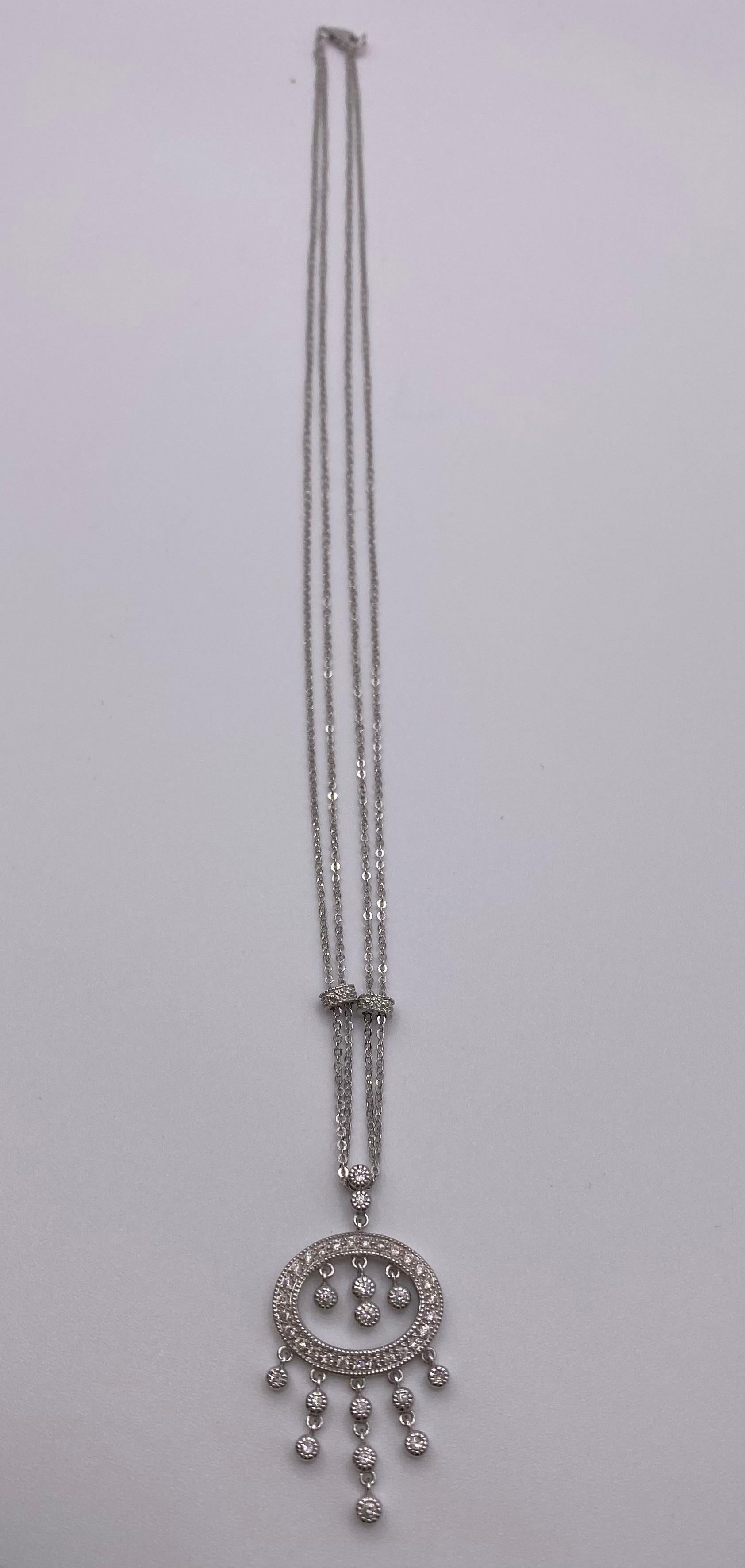da uomo o donna Un'elegante collana con ciondolo di diamanti in vendita