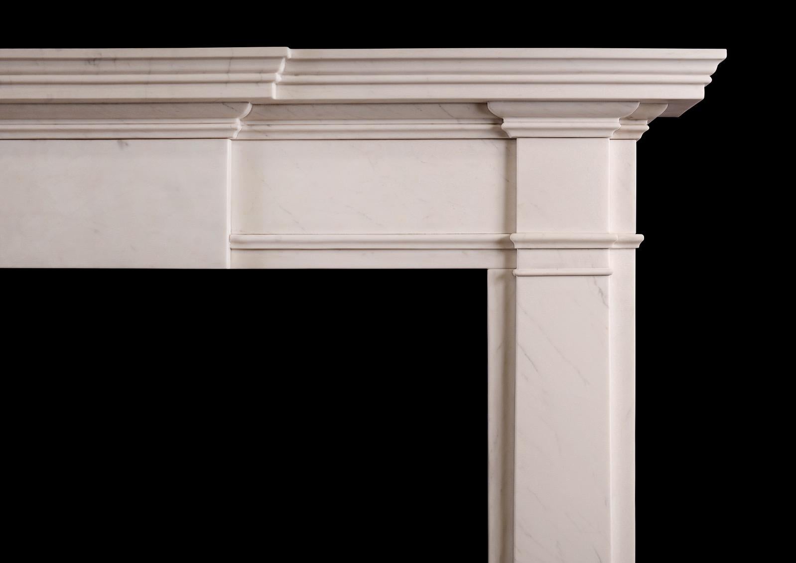 An Elegant English Fireplace in White Marble In New Condition For Sale In London, GB