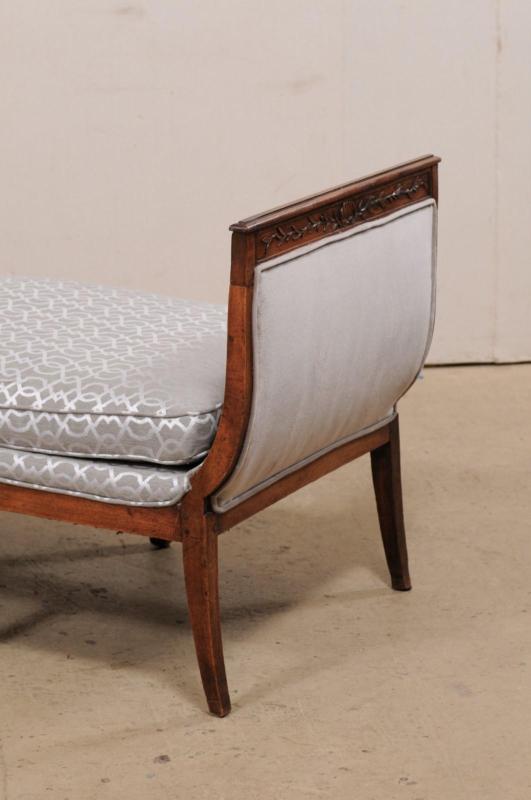 An Elegant French Duchesse en Bateau (Chaise) Newly Upholstered, 19th Century In Good Condition For Sale In Atlanta, GA
