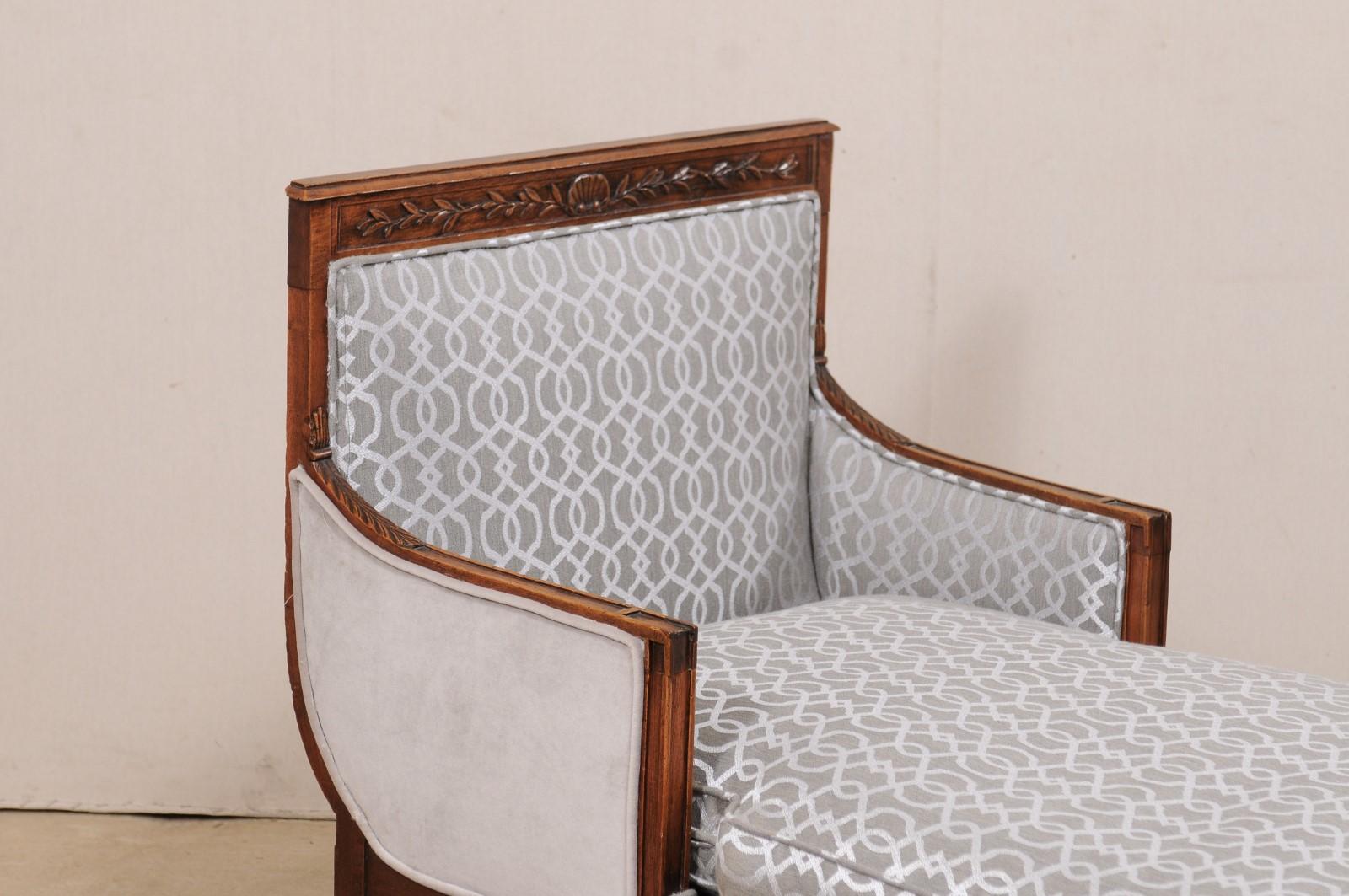 Upholstery An Elegant French Duchesse en Bateau (Chaise) Newly Upholstered, 19th Century For Sale
