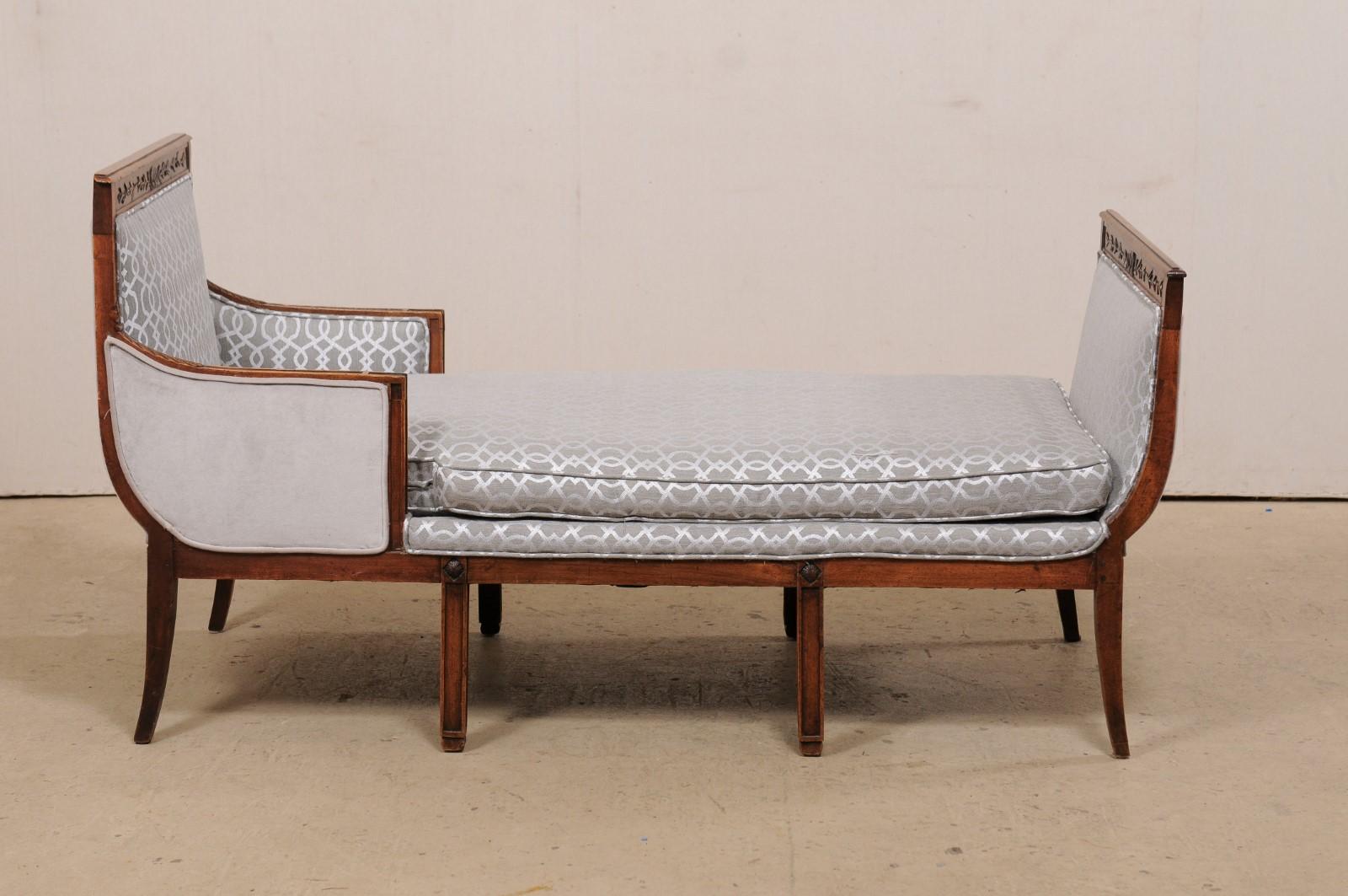 An Elegant French Duchesse en Bateau (Chaise) Newly Upholstered, 19th Century For Sale 1
