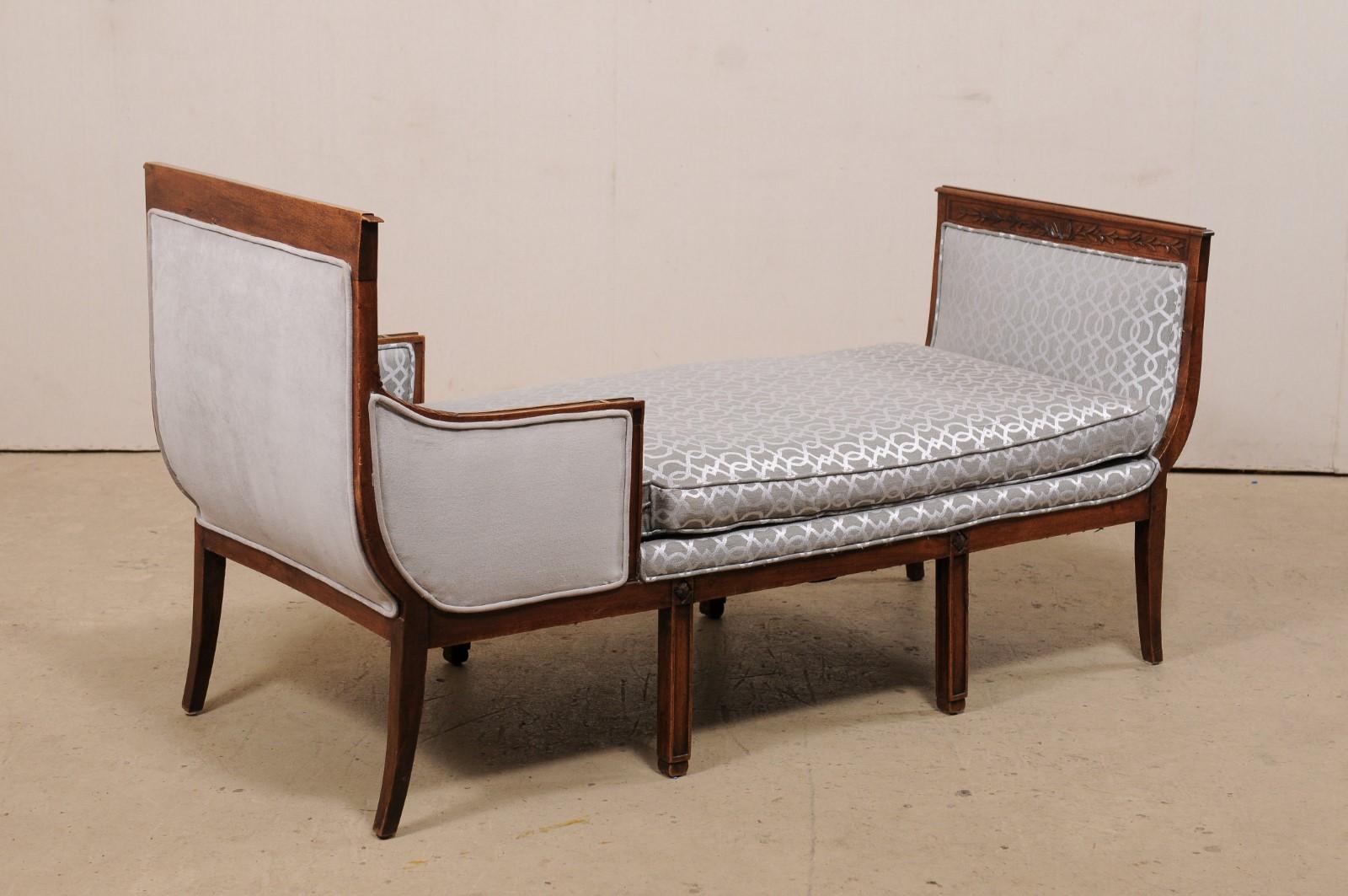 An Elegant French Duchesse en Bateau (Chaise) Newly Upholstered, 19th Century For Sale 2