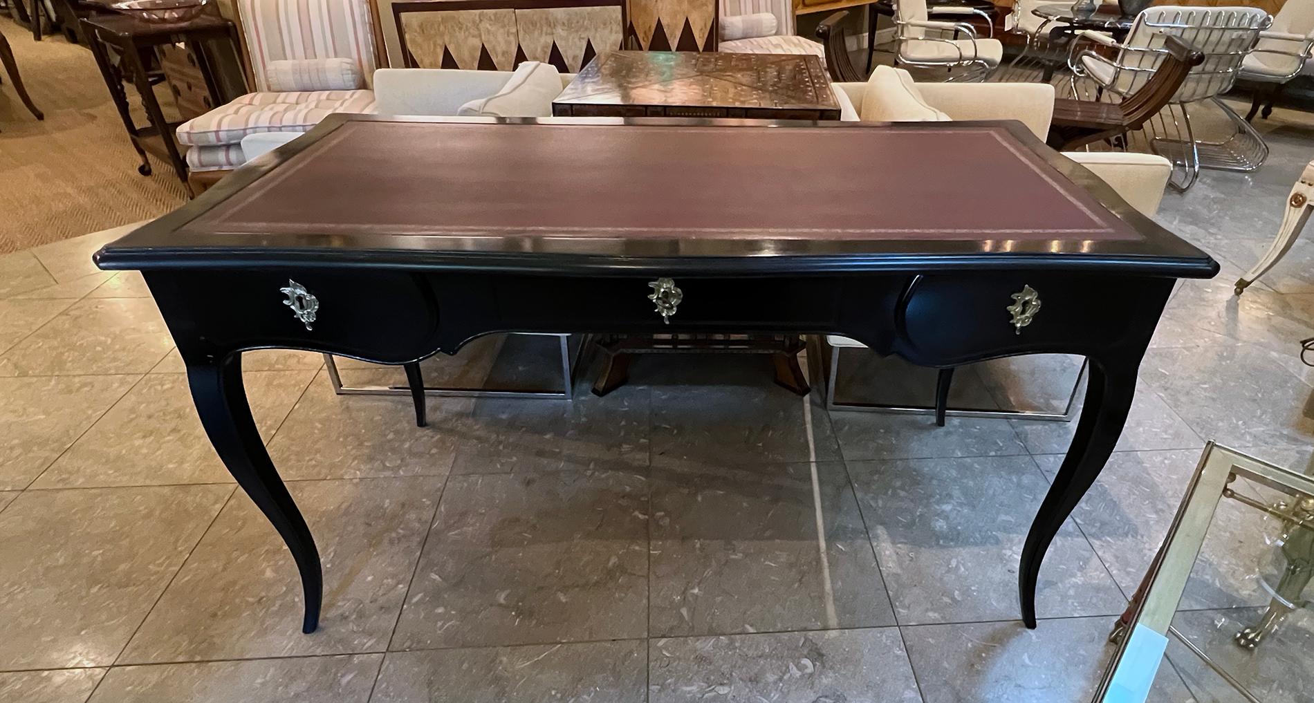 An Elegant French Louis XV Style Ebonized 3-Drawer Writing Desk with Leather Top For Sale 1