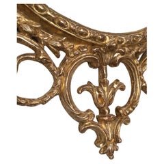 Un élégant plafonnier ovale en bois doré et carton-pierre de style George III