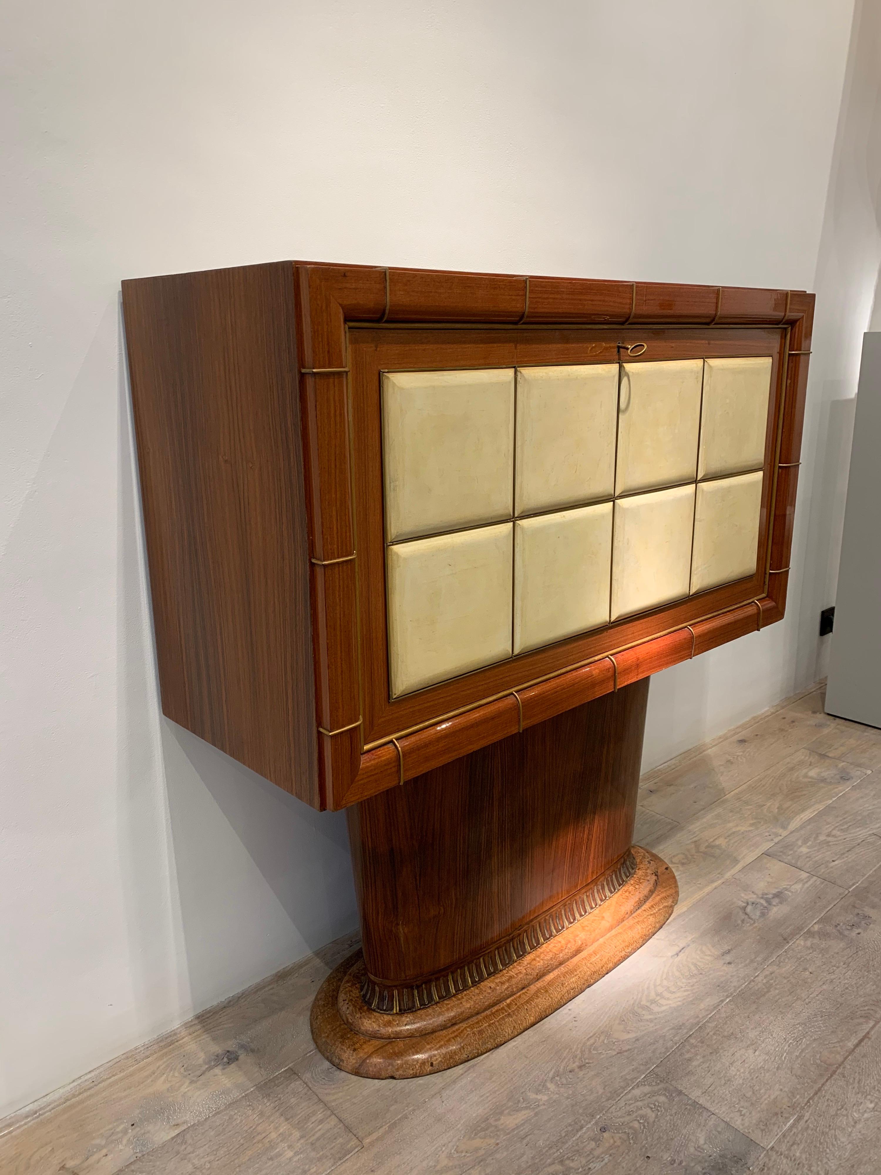 Elegant Italian Bar Cabinet by Vittorio Dassi, 1940s In Good Condition In Brussels, BE