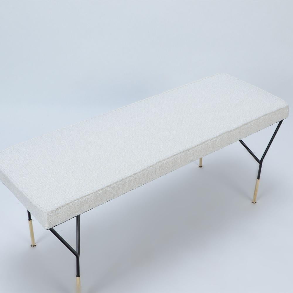 Un élégant banc italien en laiton et métal. Contemporain. Bon état - En vente à Philadelphia, PA