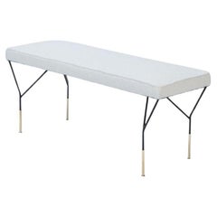 Un élégant banc italien en laiton et métal. Contemporain.