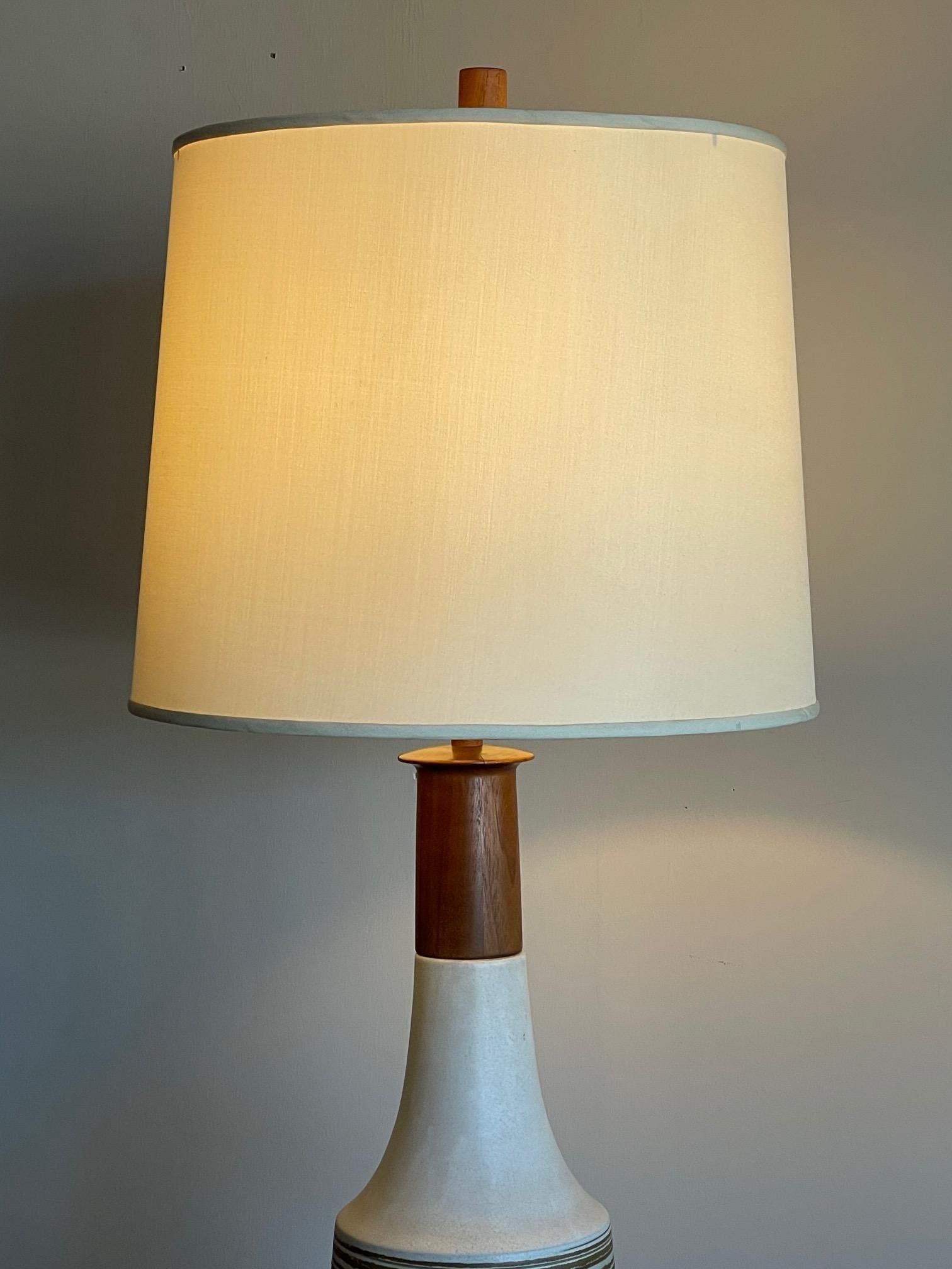 Mid-Century Modern Lampe élégante de Jane et Gordon Martz en vente