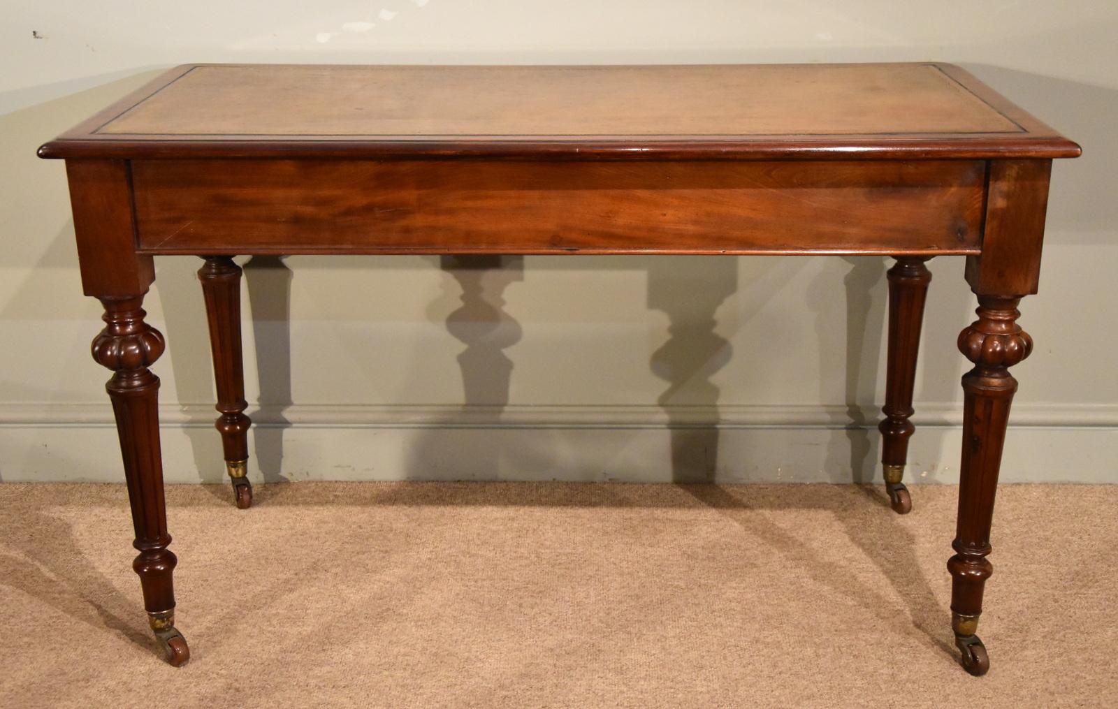 Elegant Late William IV Writing Table im Zustand „Gut“ in Wiltshire, GB