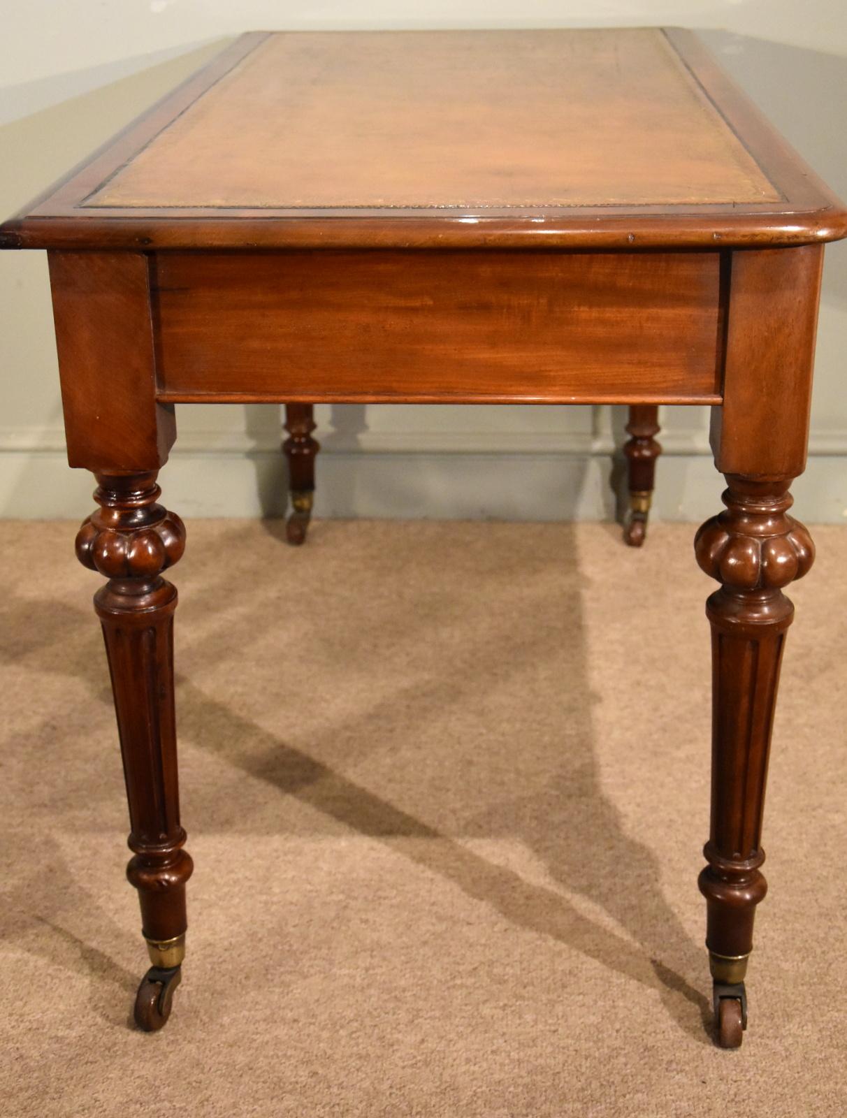 Elegant Late William IV Writing Table (19. Jahrhundert)