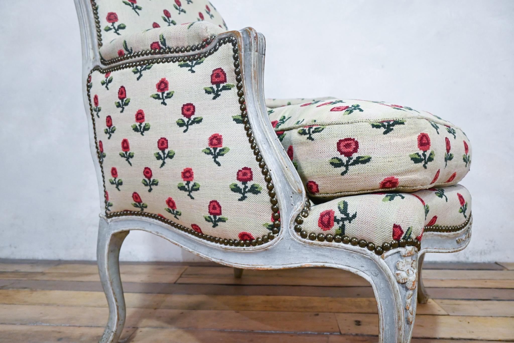 18th Century Louis XV Grey Painted Bergere Armchair, Jean-Baptiste Lebas Floral For Sale 1