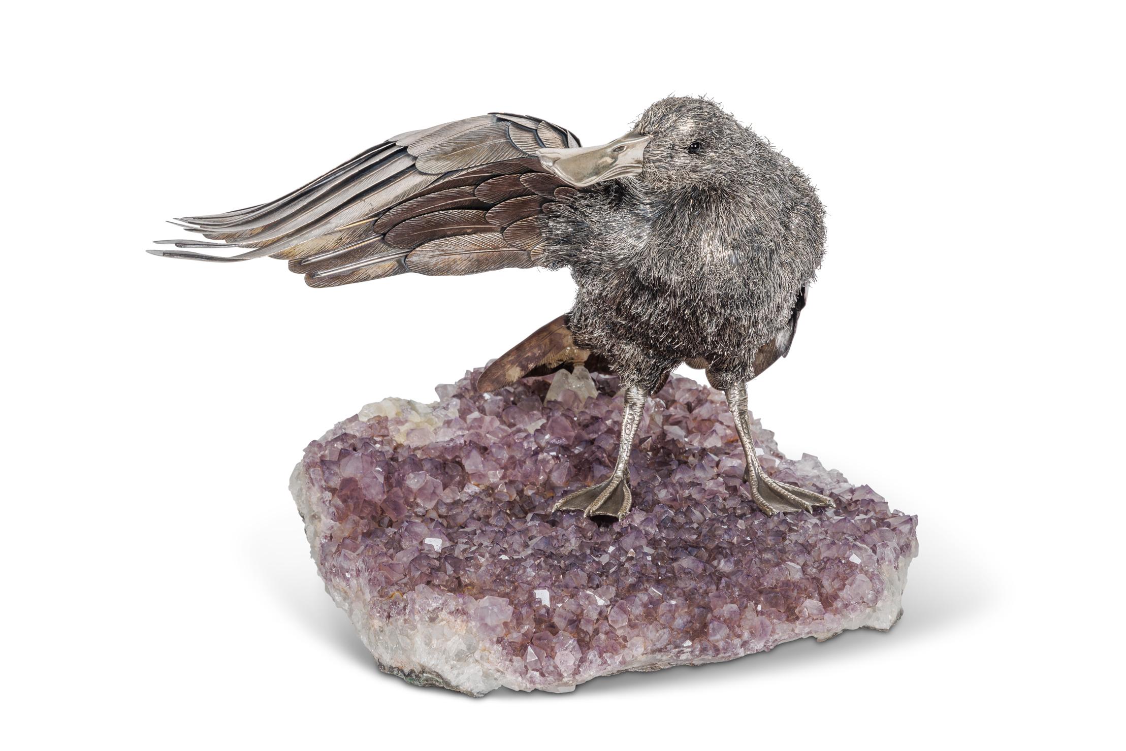 Elegante pato Mario Buccellati de plata de ley posado sobre una base de amatista siglo XX en venta