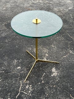 Elegance du milieu du siècle, Gueridon en laiton avec dessus en verre, vers les années 60