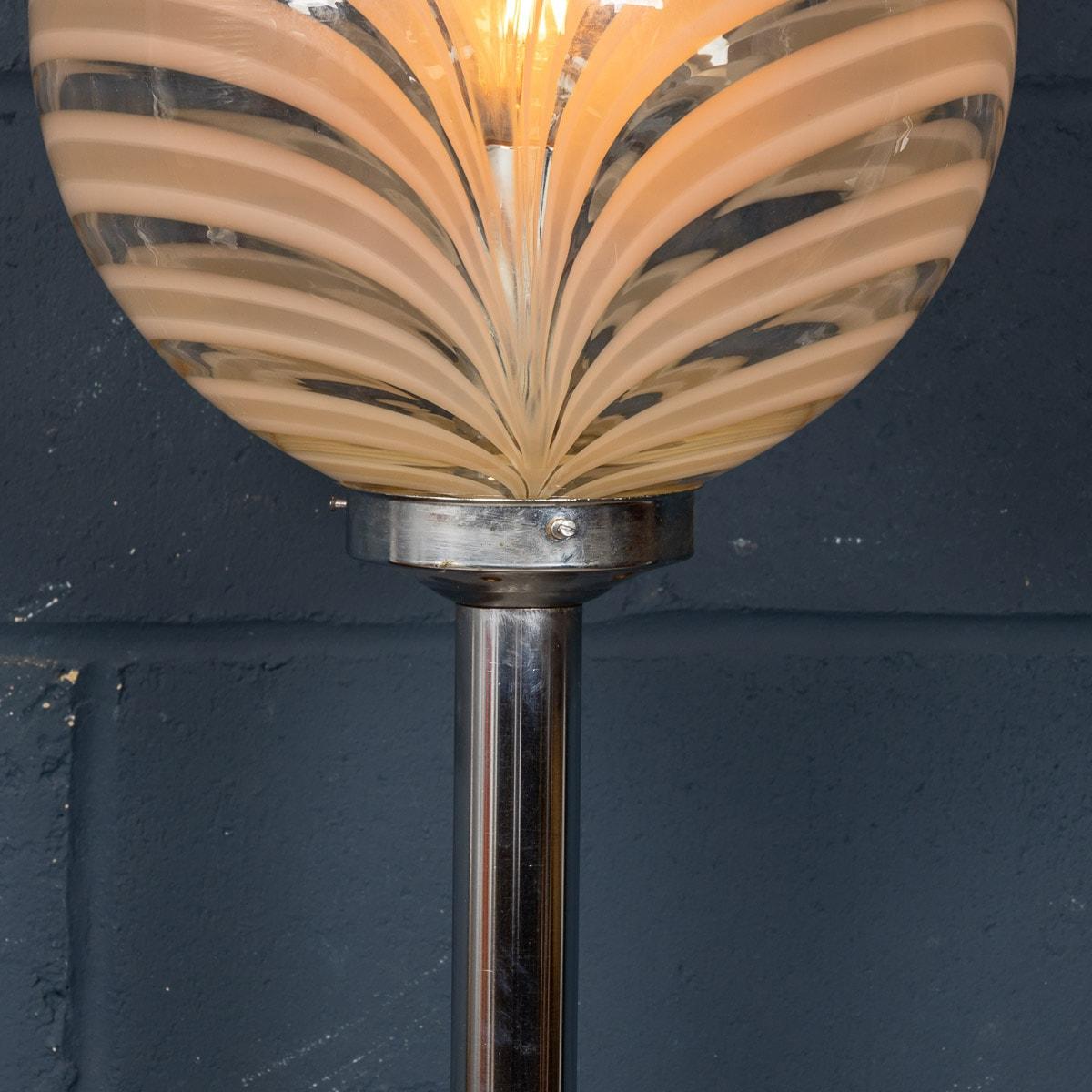An Elegant Murano Glass & Chrome Floor Lamp, c.1960 10