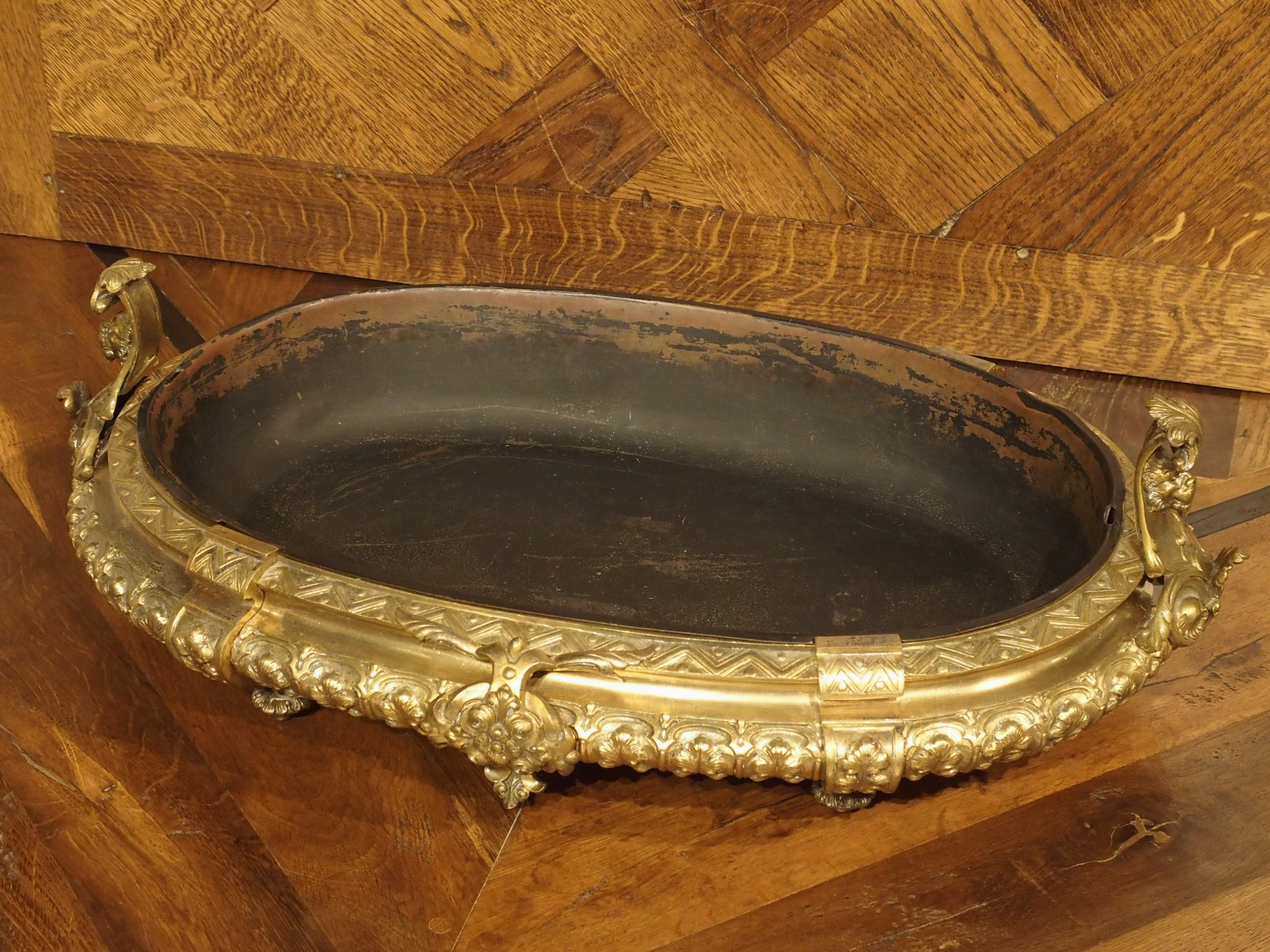 Elegante neoklassizistische Jardiniere aus vergoldeter Bronze aus Frankreich, um 1850 (19. Jahrhundert) im Angebot