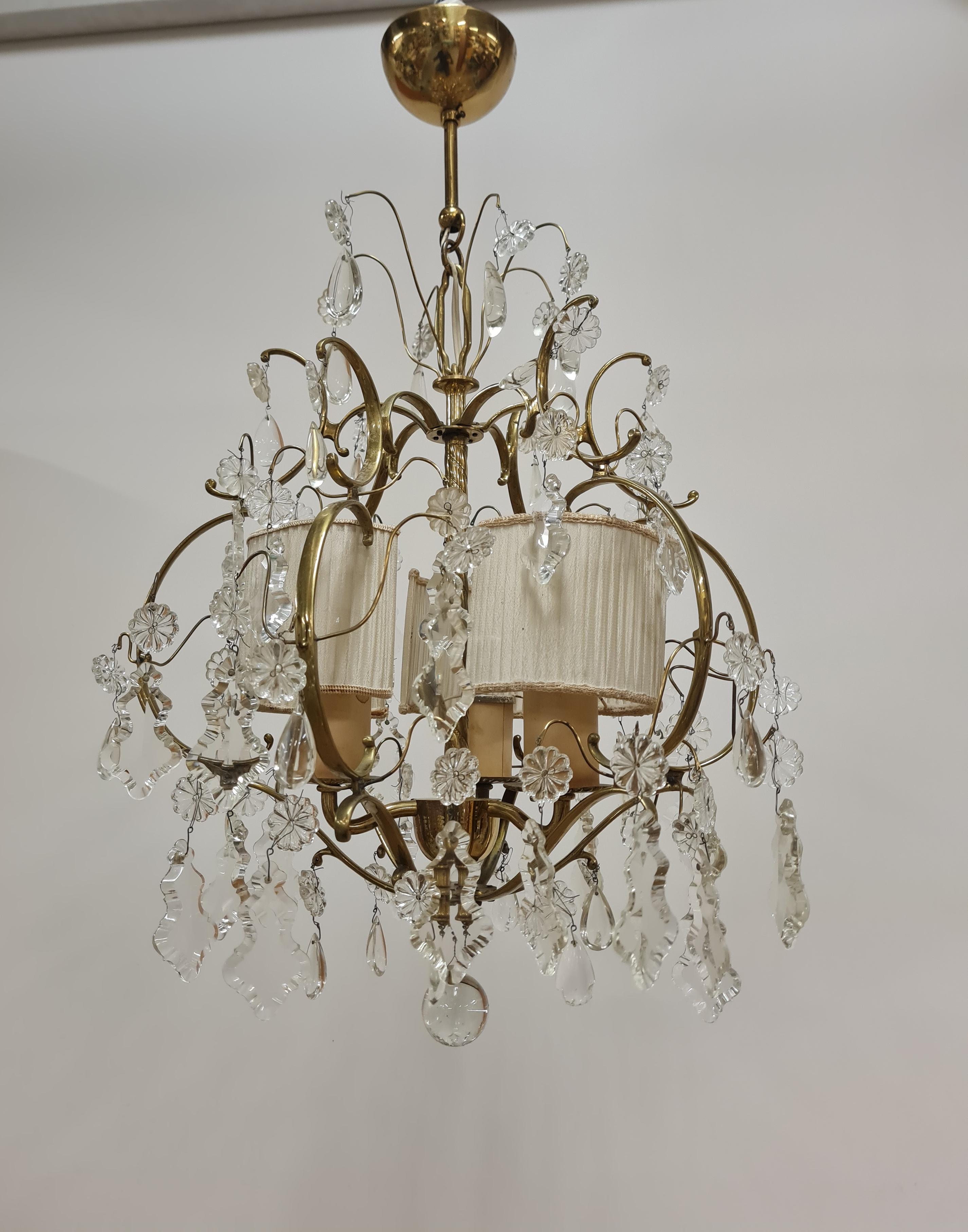 Finlandais Élégant lustre Paavo Tynell en cristal et laiton modèle 1457-3, Taito, années 1940 en vente