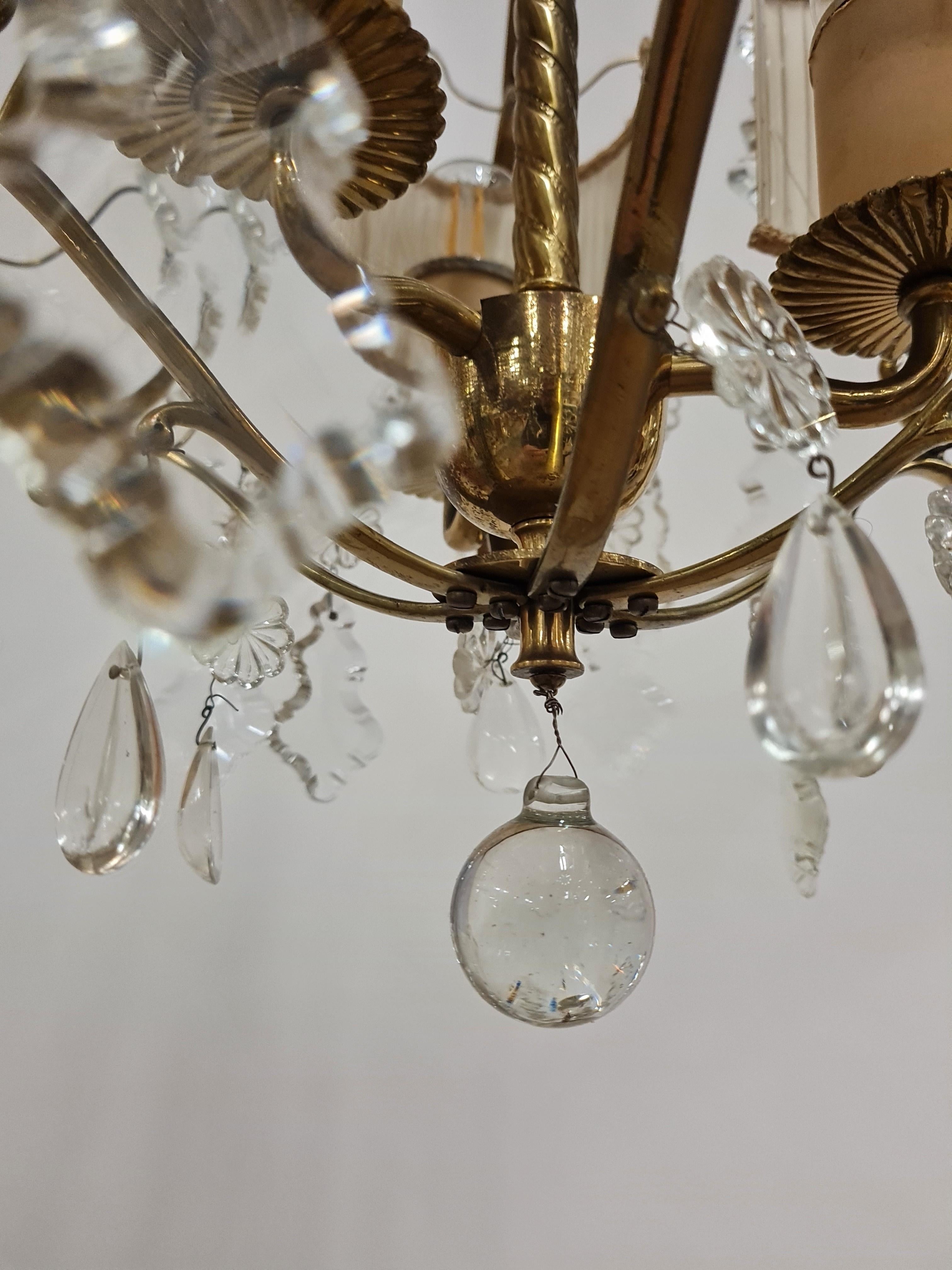 Milieu du XXe siècle Élégant lustre Paavo Tynell en cristal et laiton modèle 1457-3, Taito, années 1940 en vente