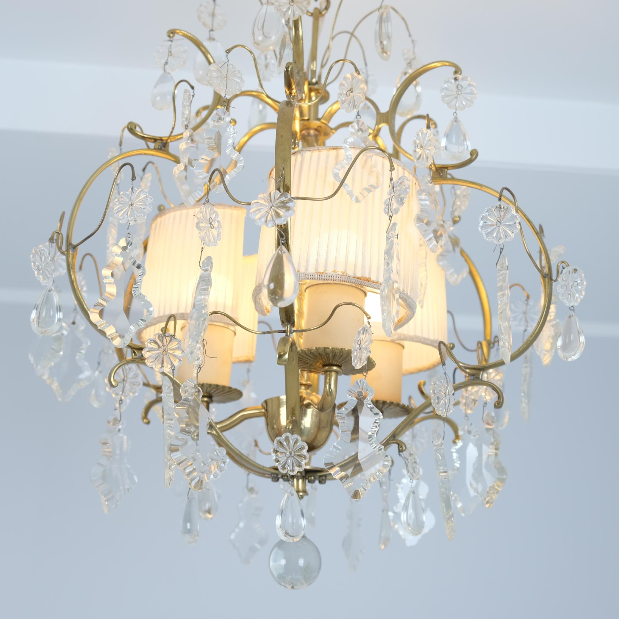 Élégant lustre Paavo Tynell en cristal et laiton modèle 1457-3, Taito, années 1940 en vente 1